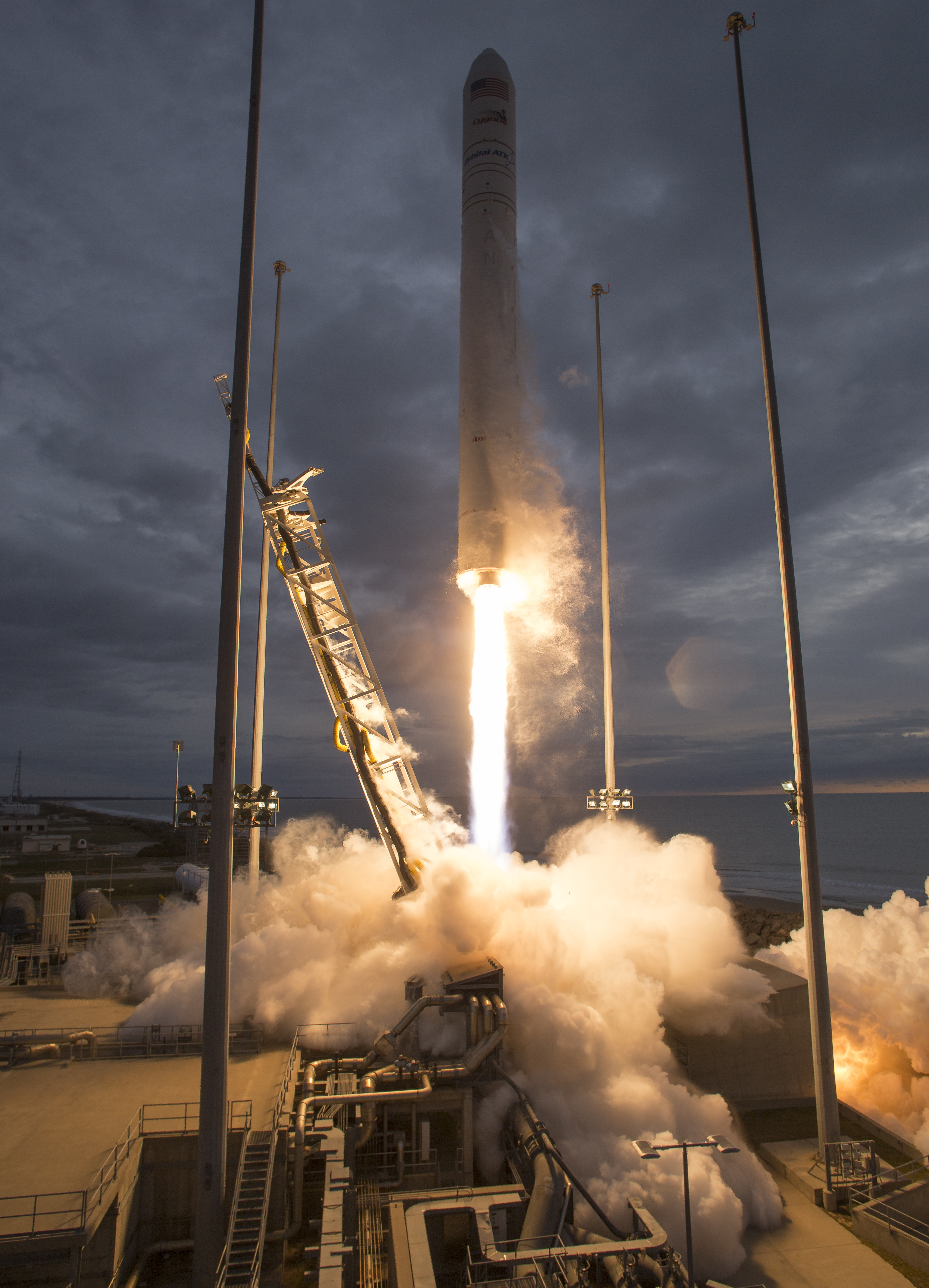 Orbital ATK CRS-8 Launch