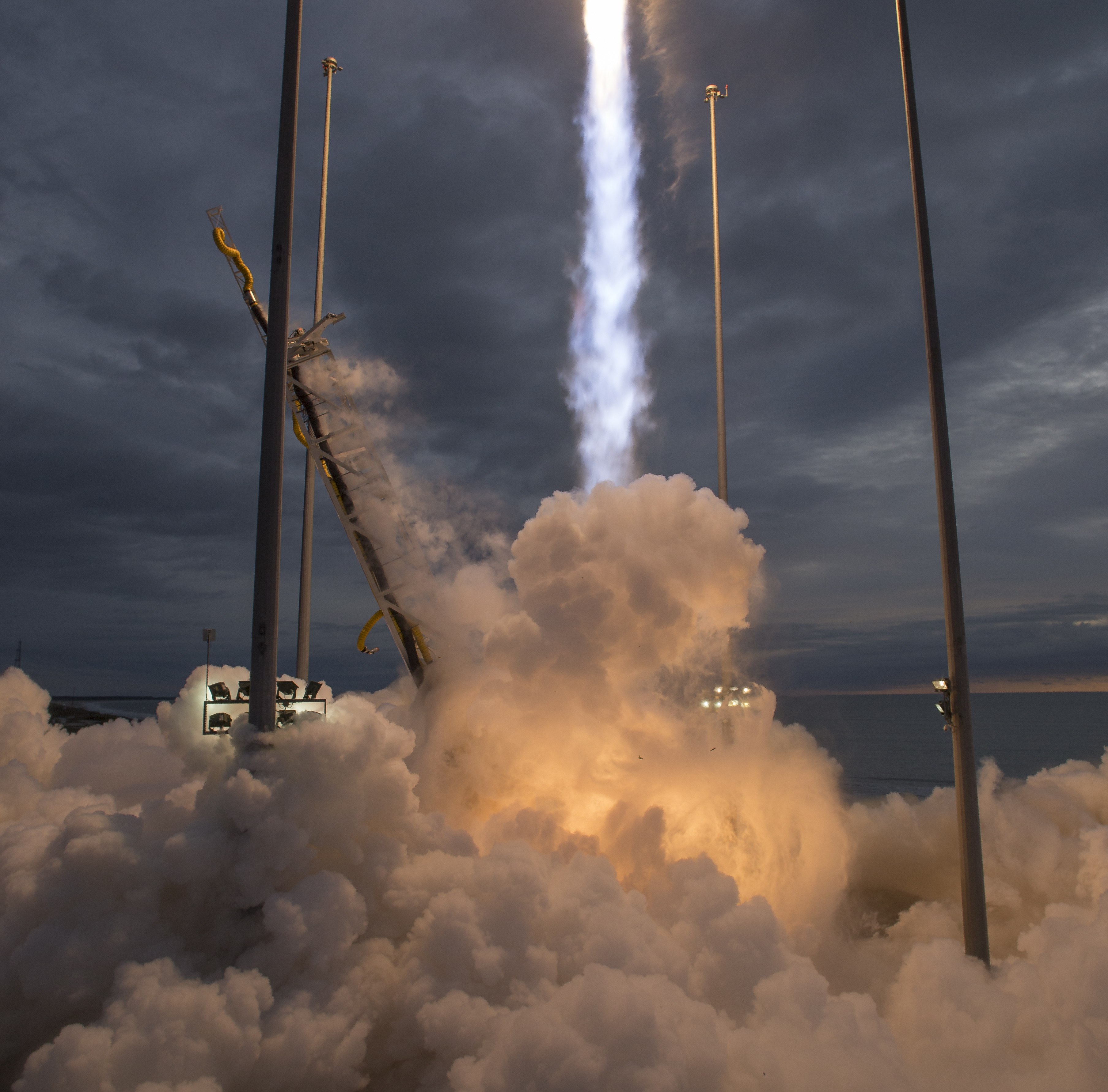 Orbital ATK CRS-8 Launch
