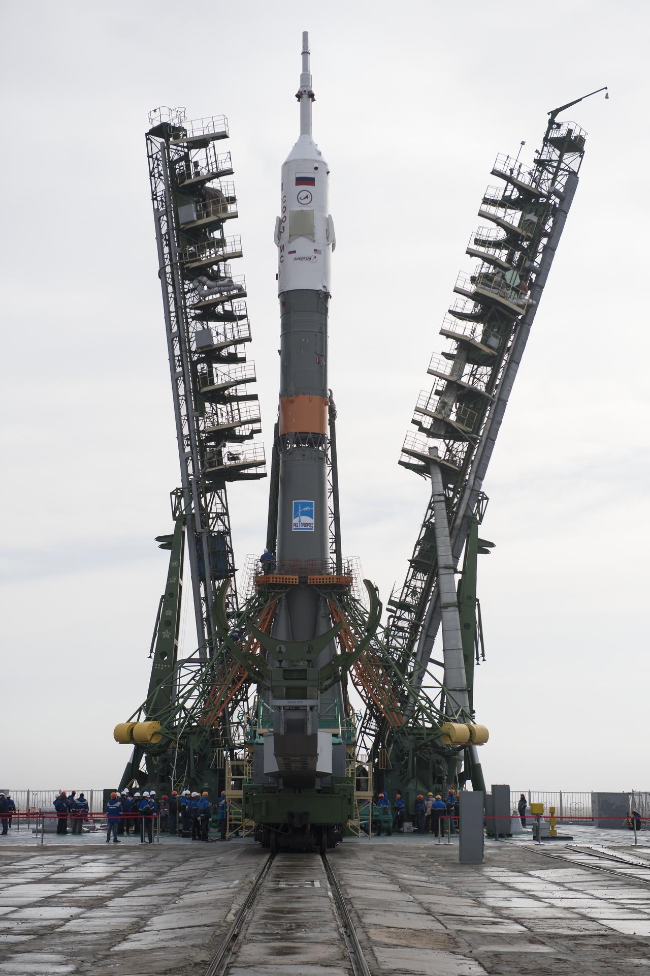Expedition 55 Soyuz Rollout