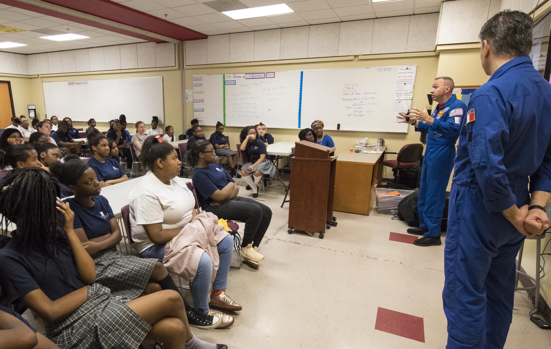 Astronauts Bresnik and Nespoli at the Washington School for Girl