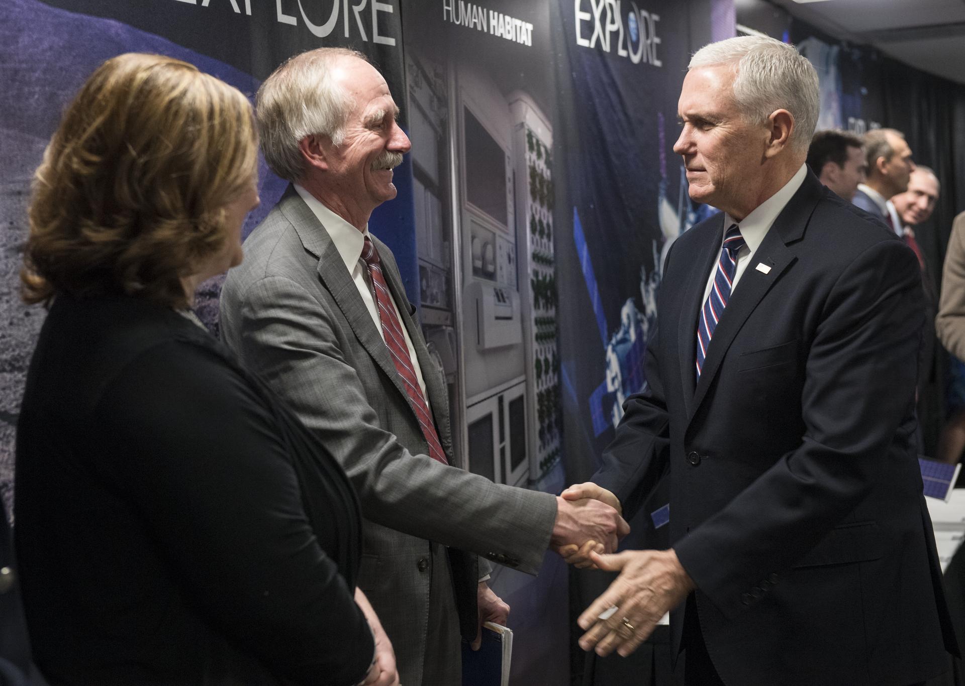 Vice President Meets with NASA Employees
