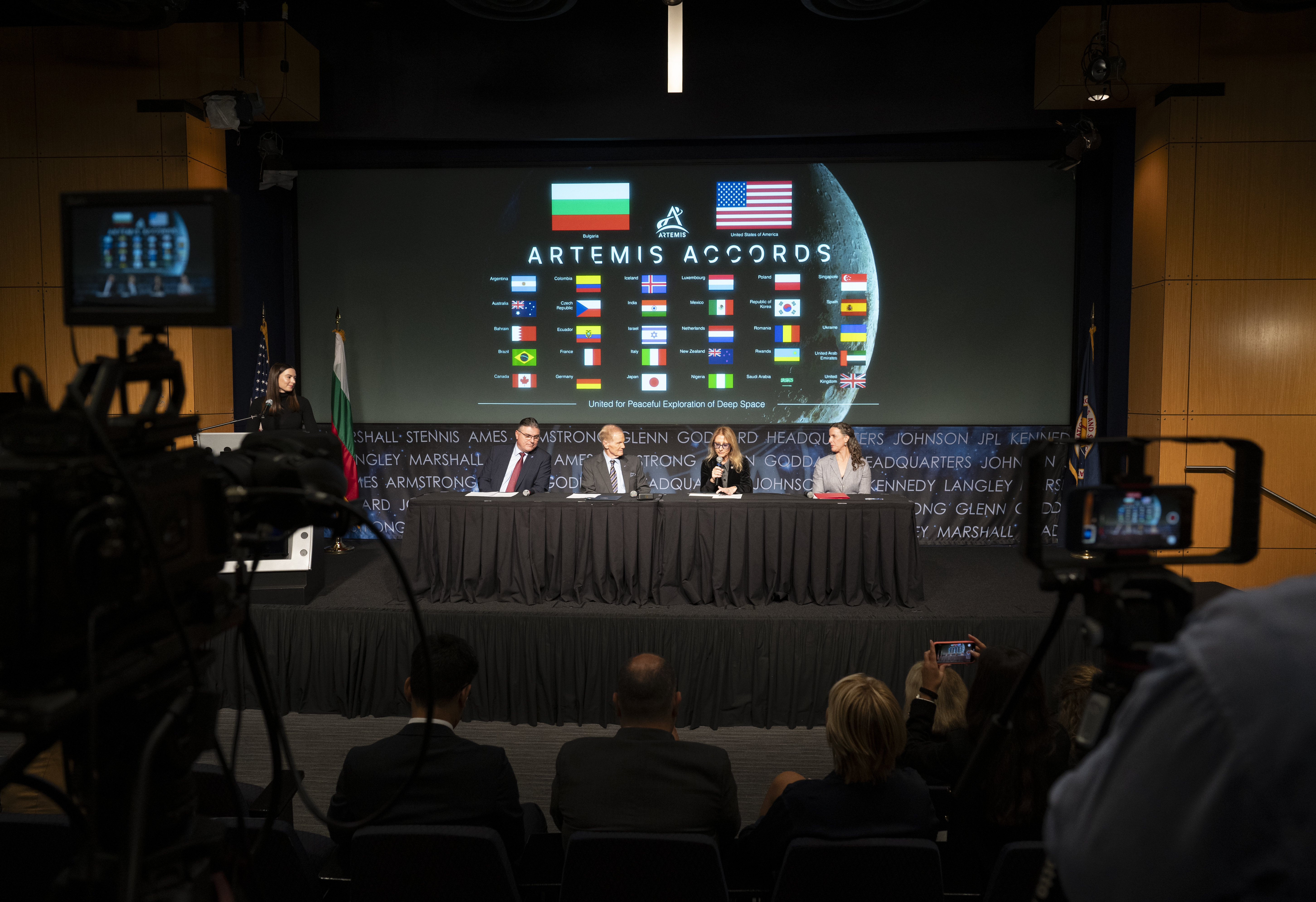 Bulgaria Signs Artemis Accords