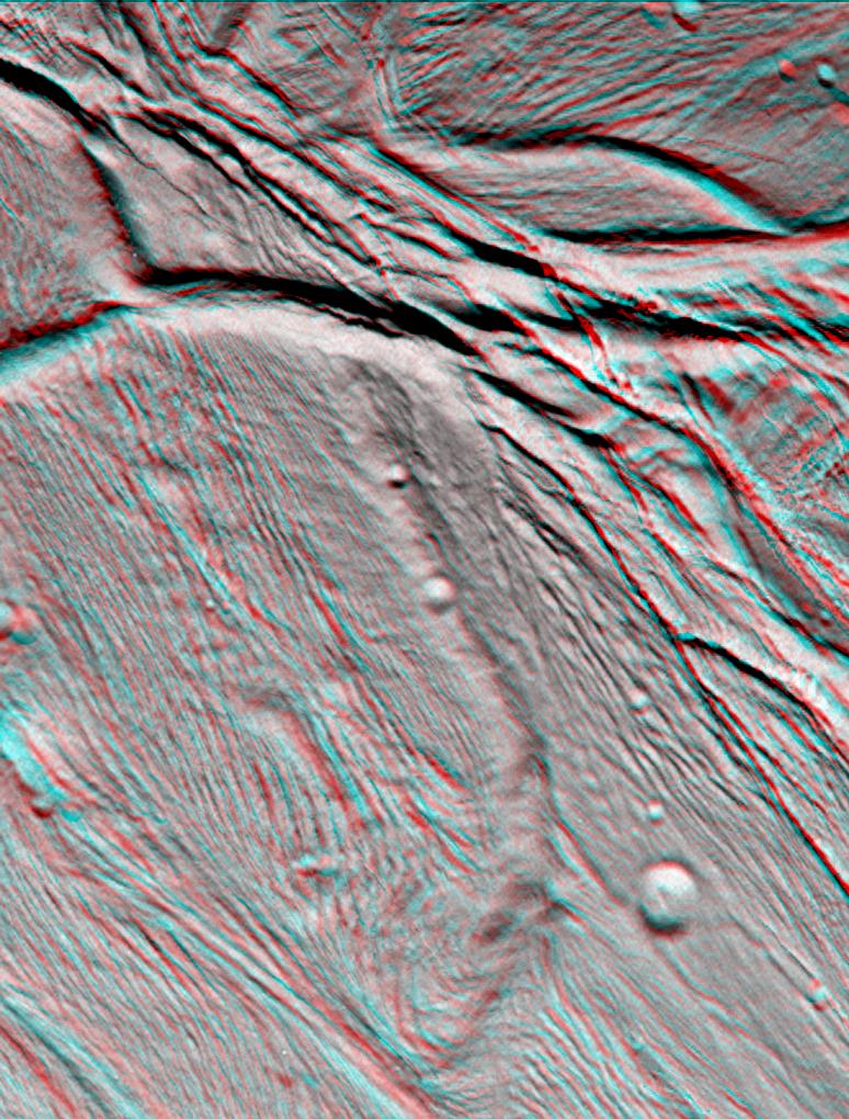 Cassini Views Enceladus in Stereo