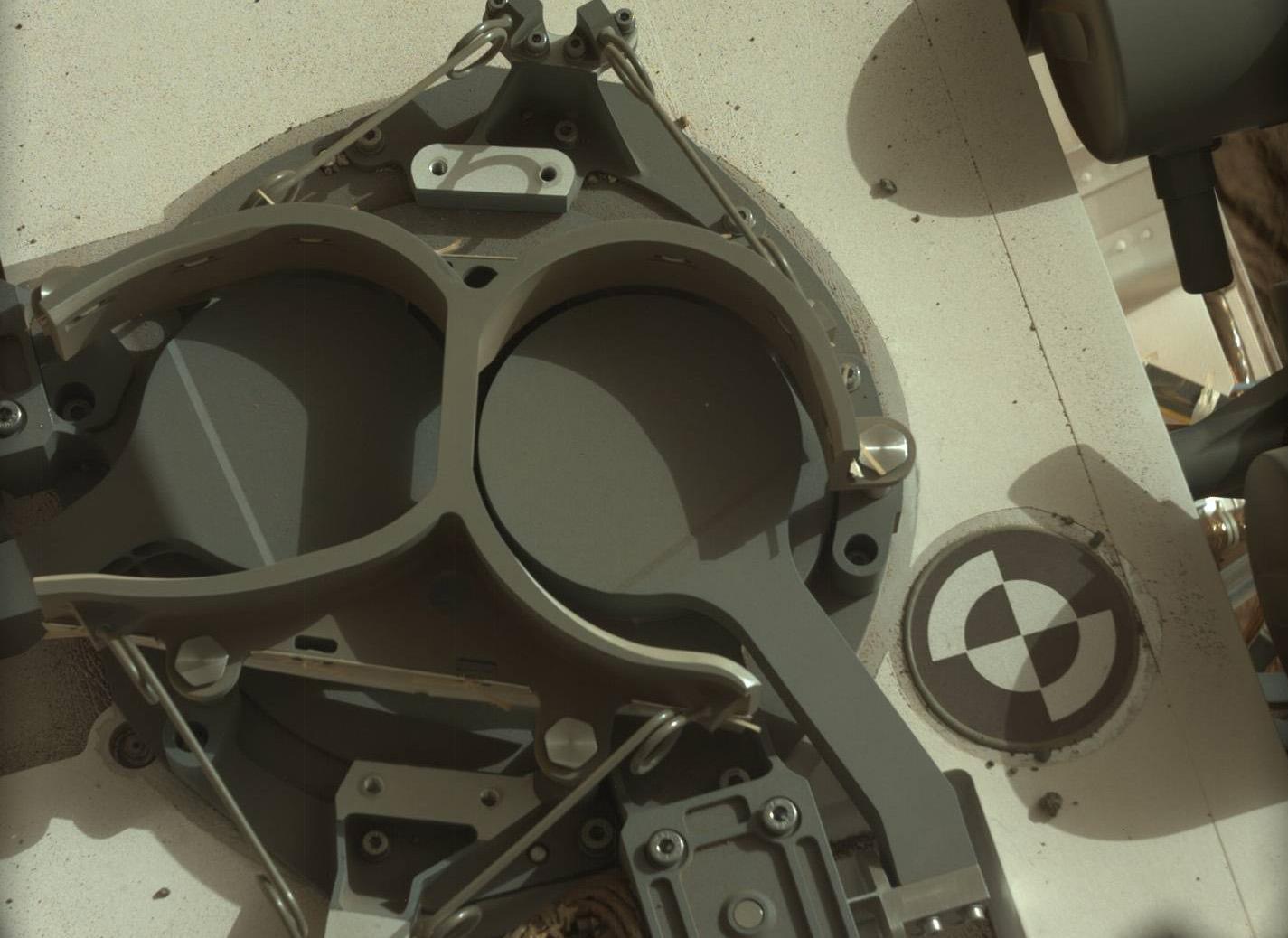 Inlet Covers for Sample Analysis at Mars