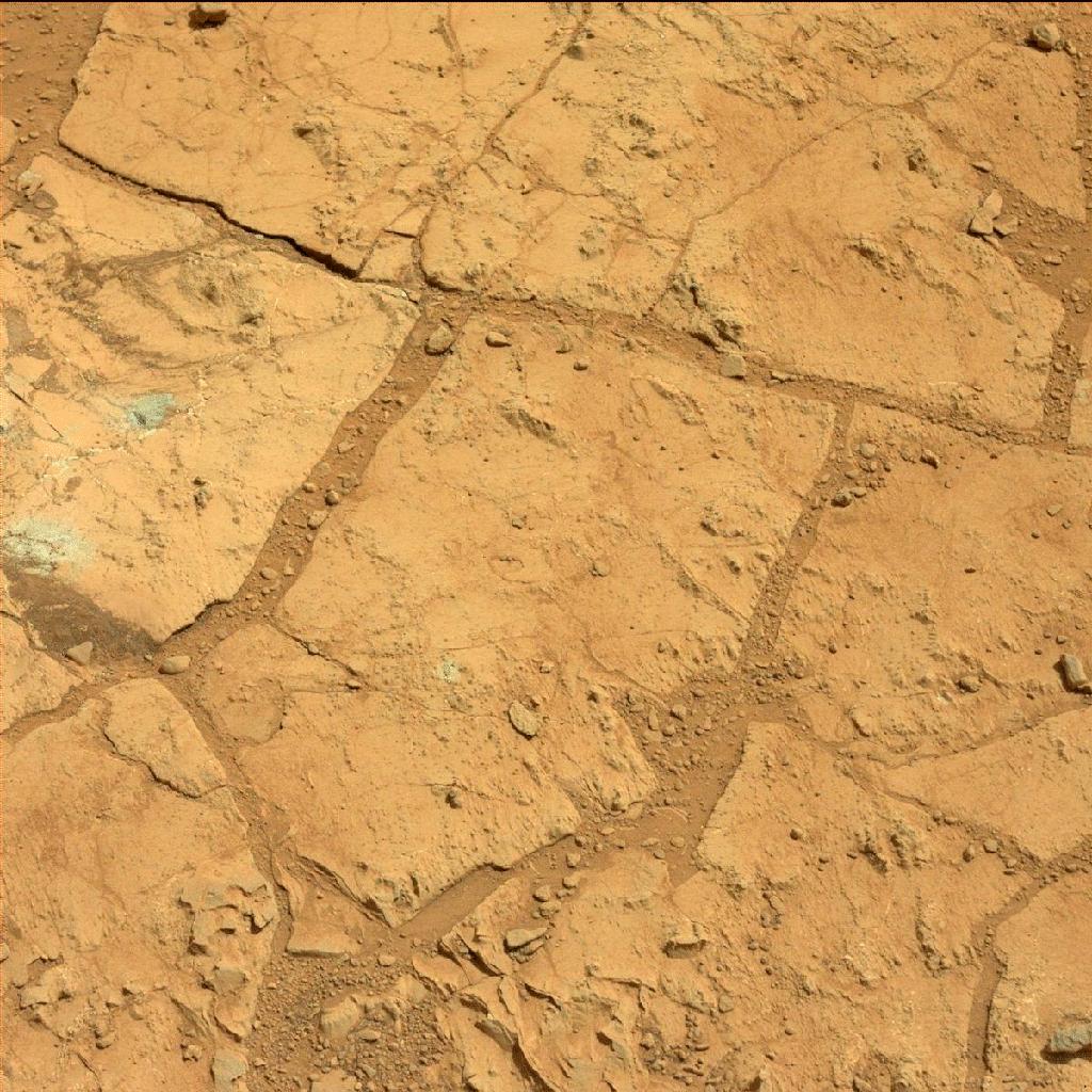 Before-and-After Blink of Curiosity Mini Drill into Mars Rock