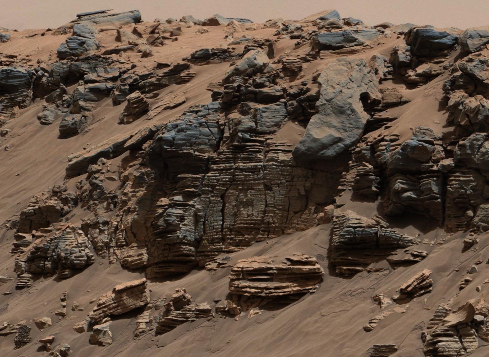 Sedimentary Signs of a Martian Lakebed