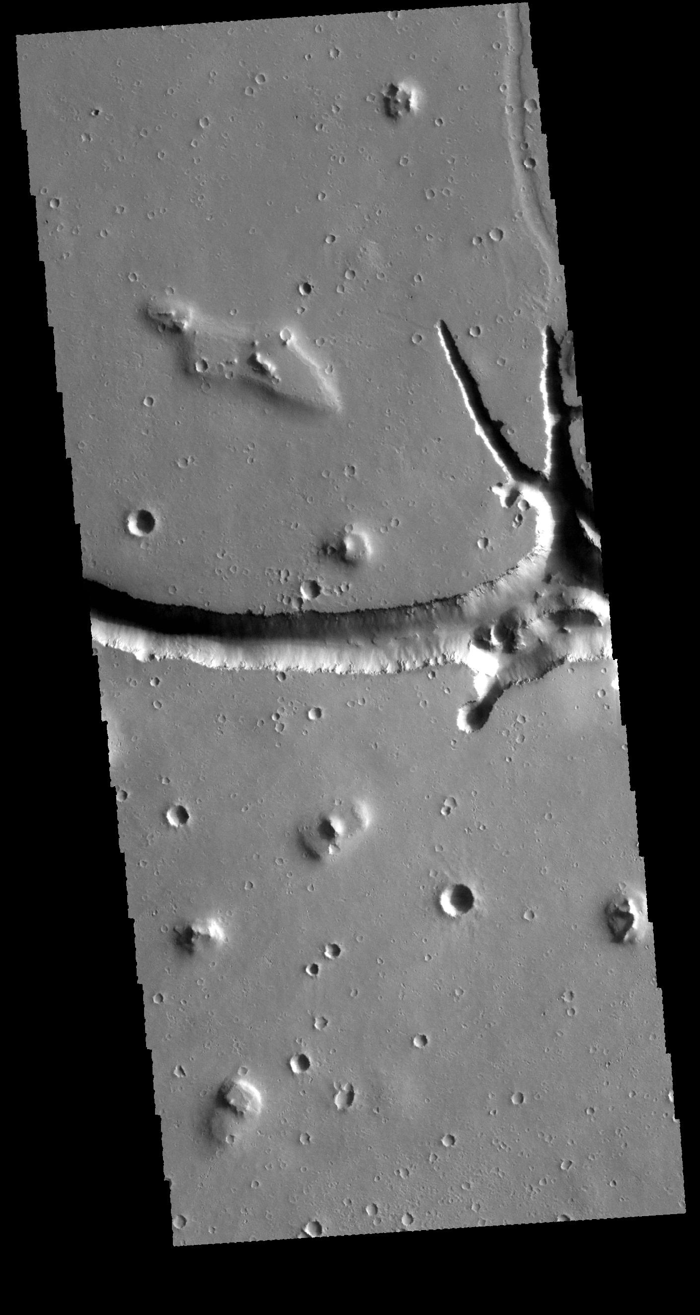 Hephaestus Fossae