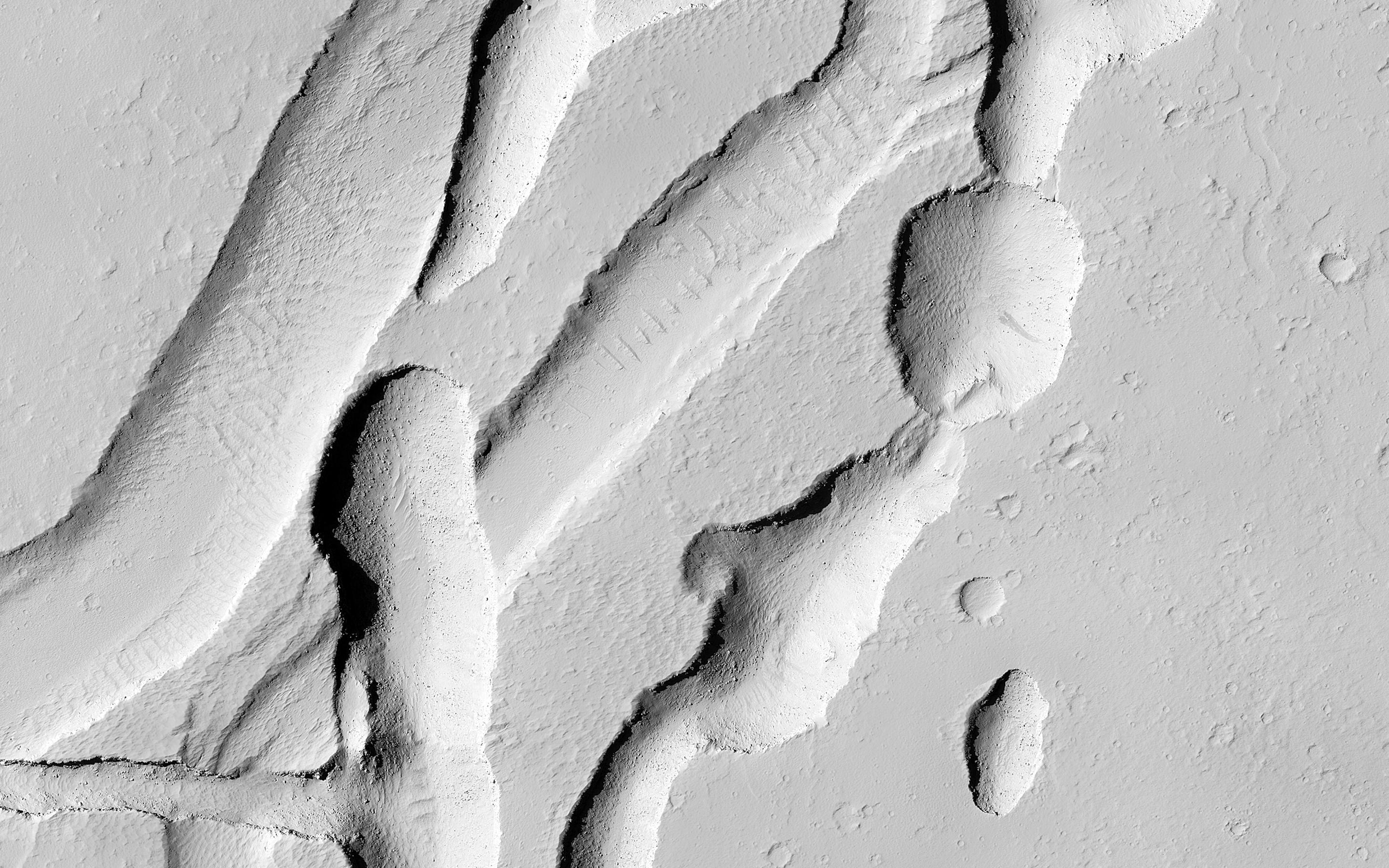 Intersecting Channels near Olympica Fossae