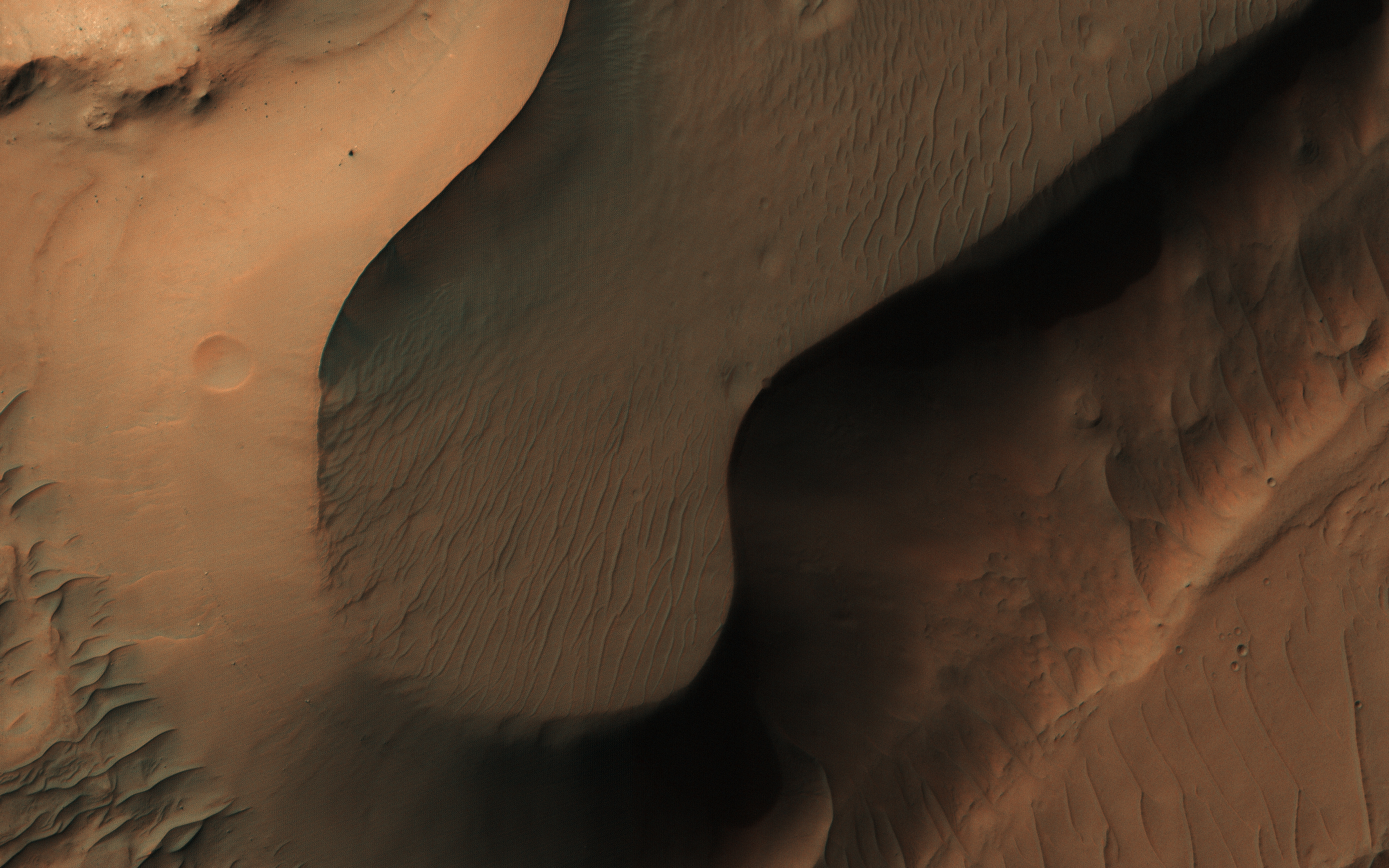 Along the Floor of Coprates Chasma