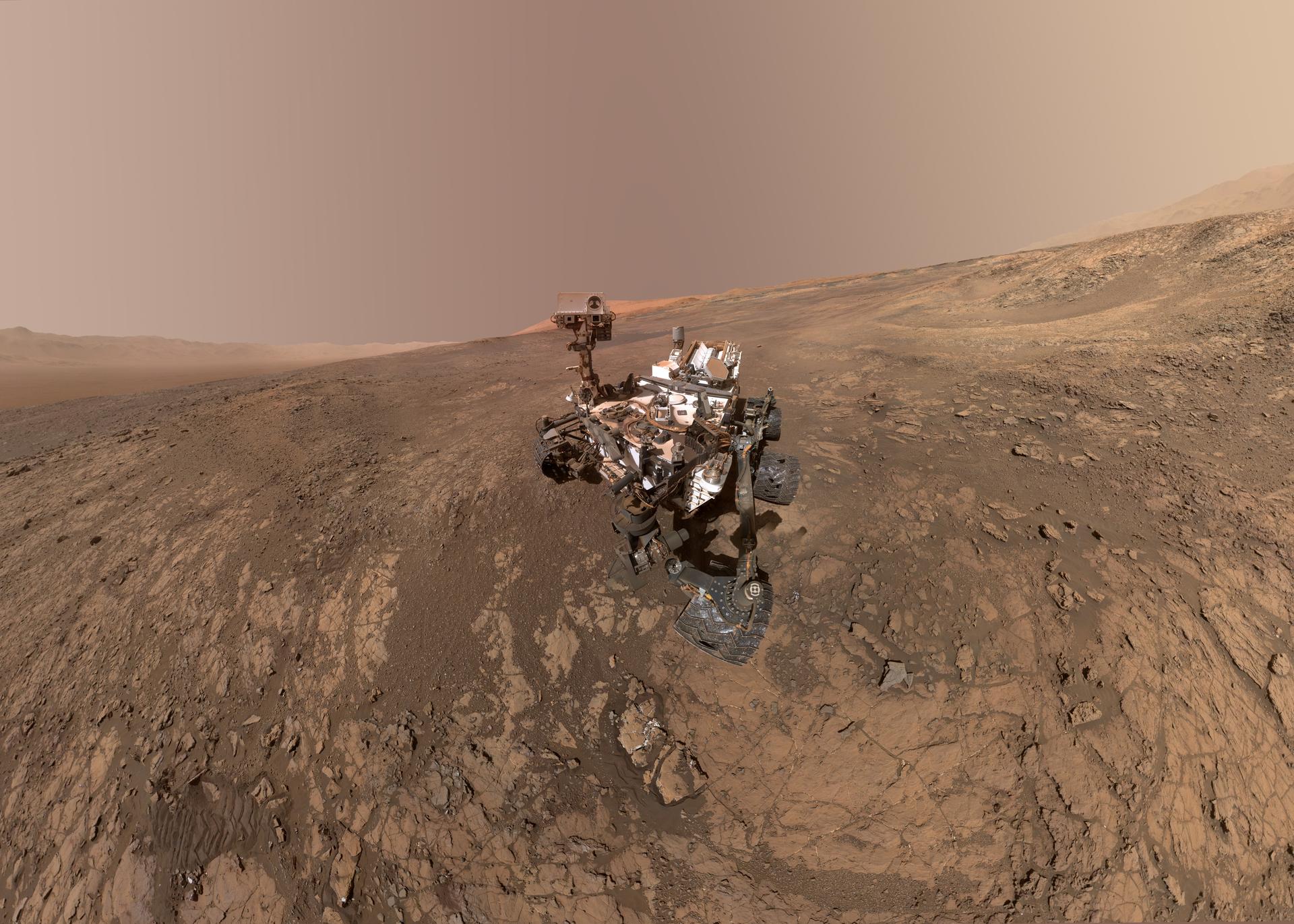 Mount Sharp 'Photobombs' Curiosity