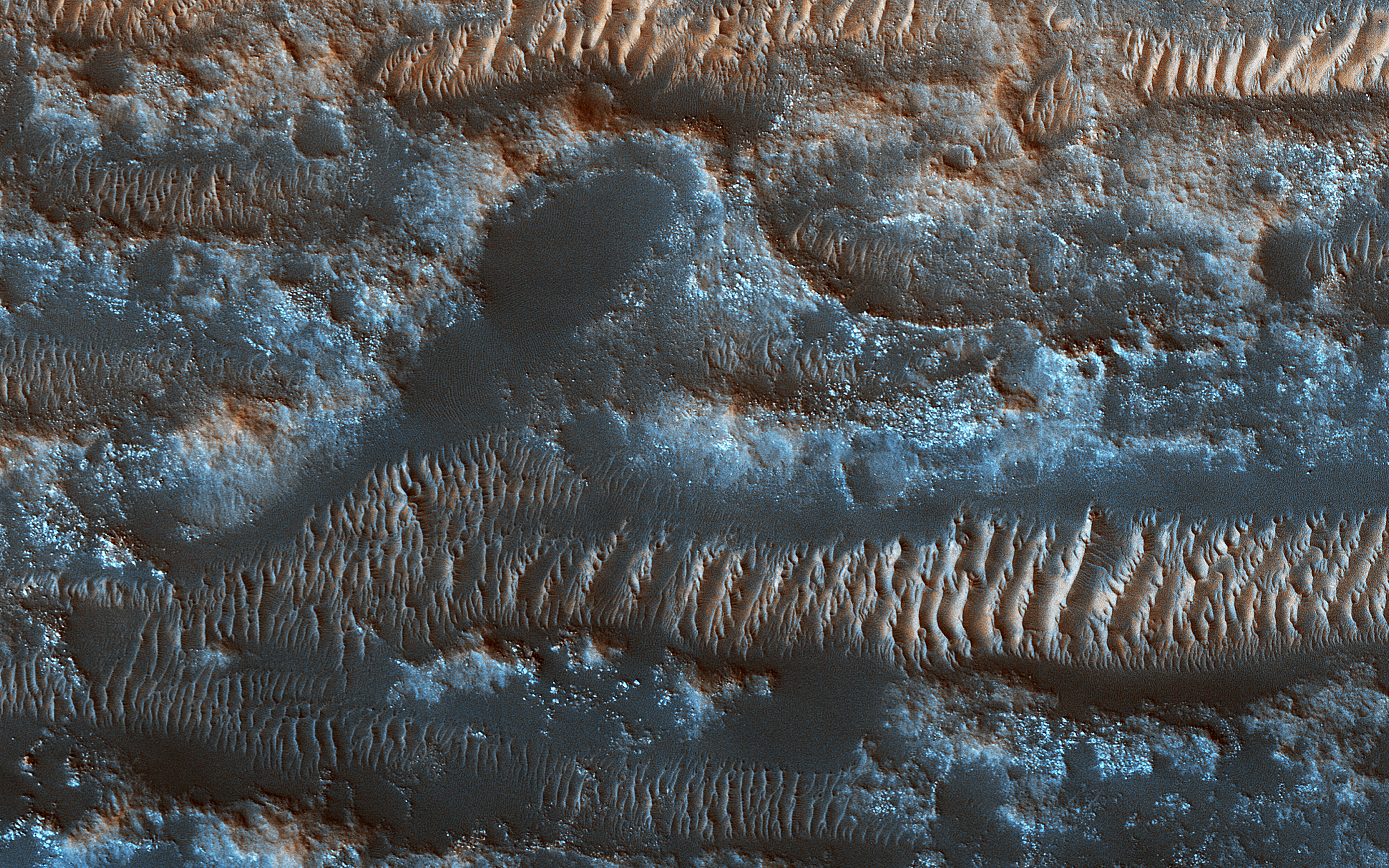 The Moving Sands of Lobo Vallis