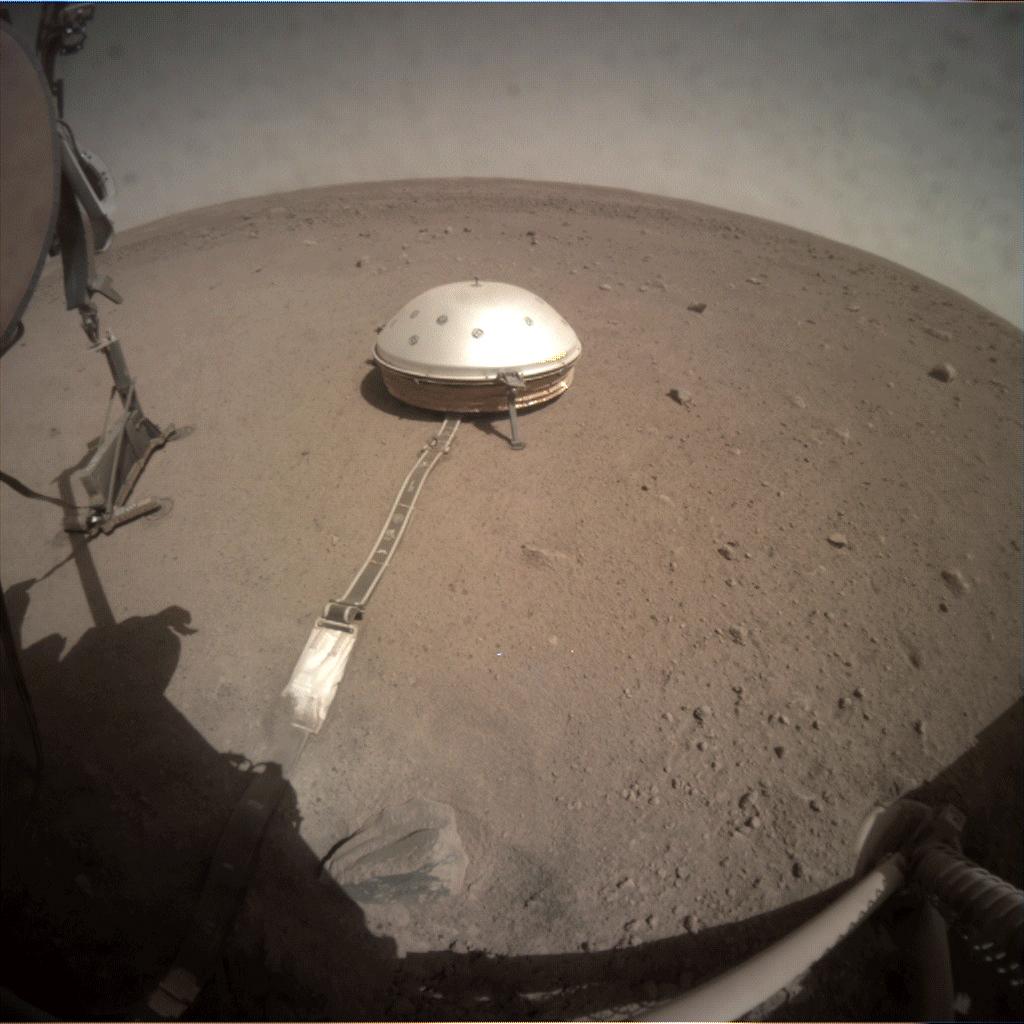 Fisheye Camera: InSight Lifts the Mole's Support Structure