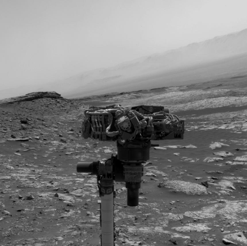 Navcam Movie of How Curiosity Takes a Selfie