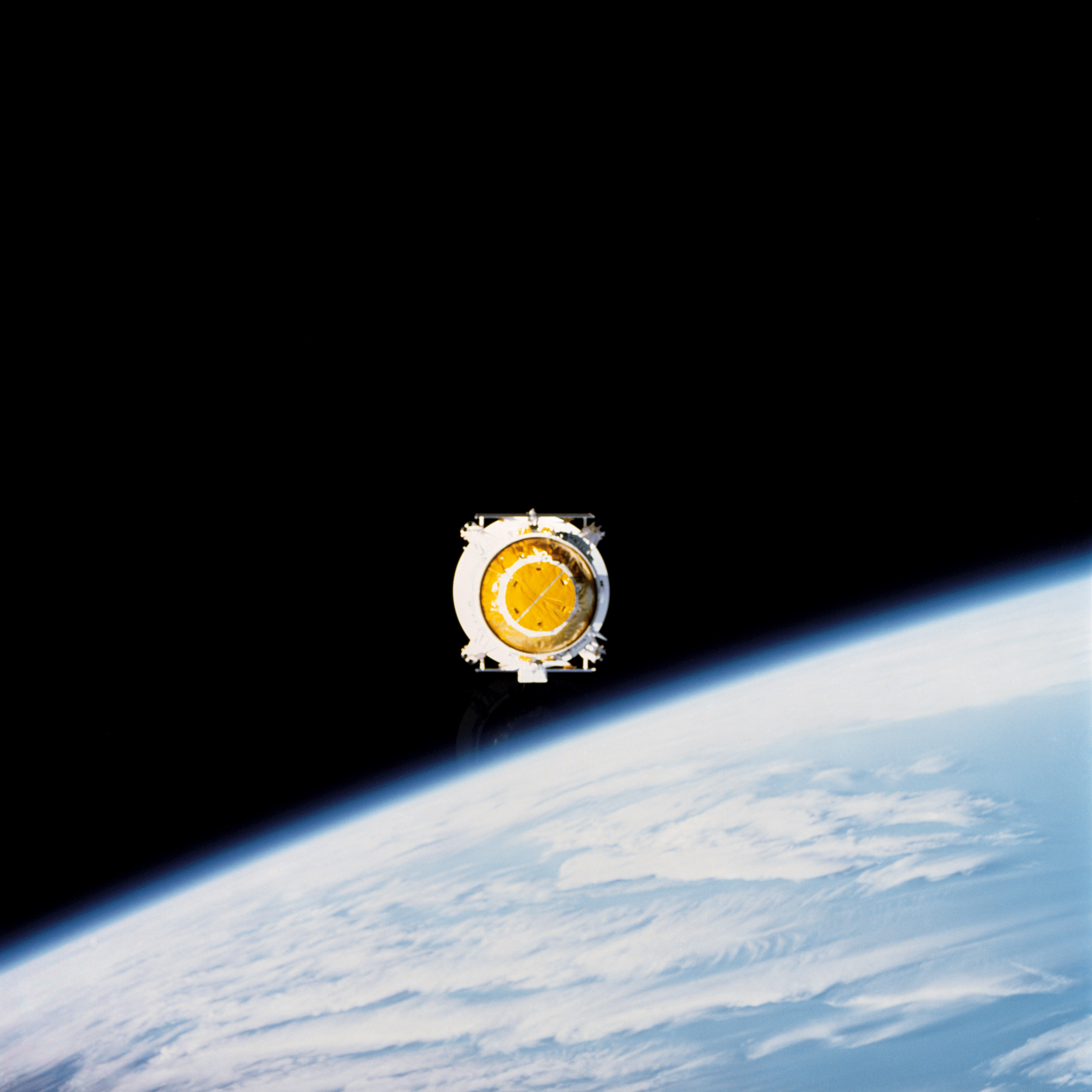STS-30 inertial upper stage (IUS) with Magellan deployment