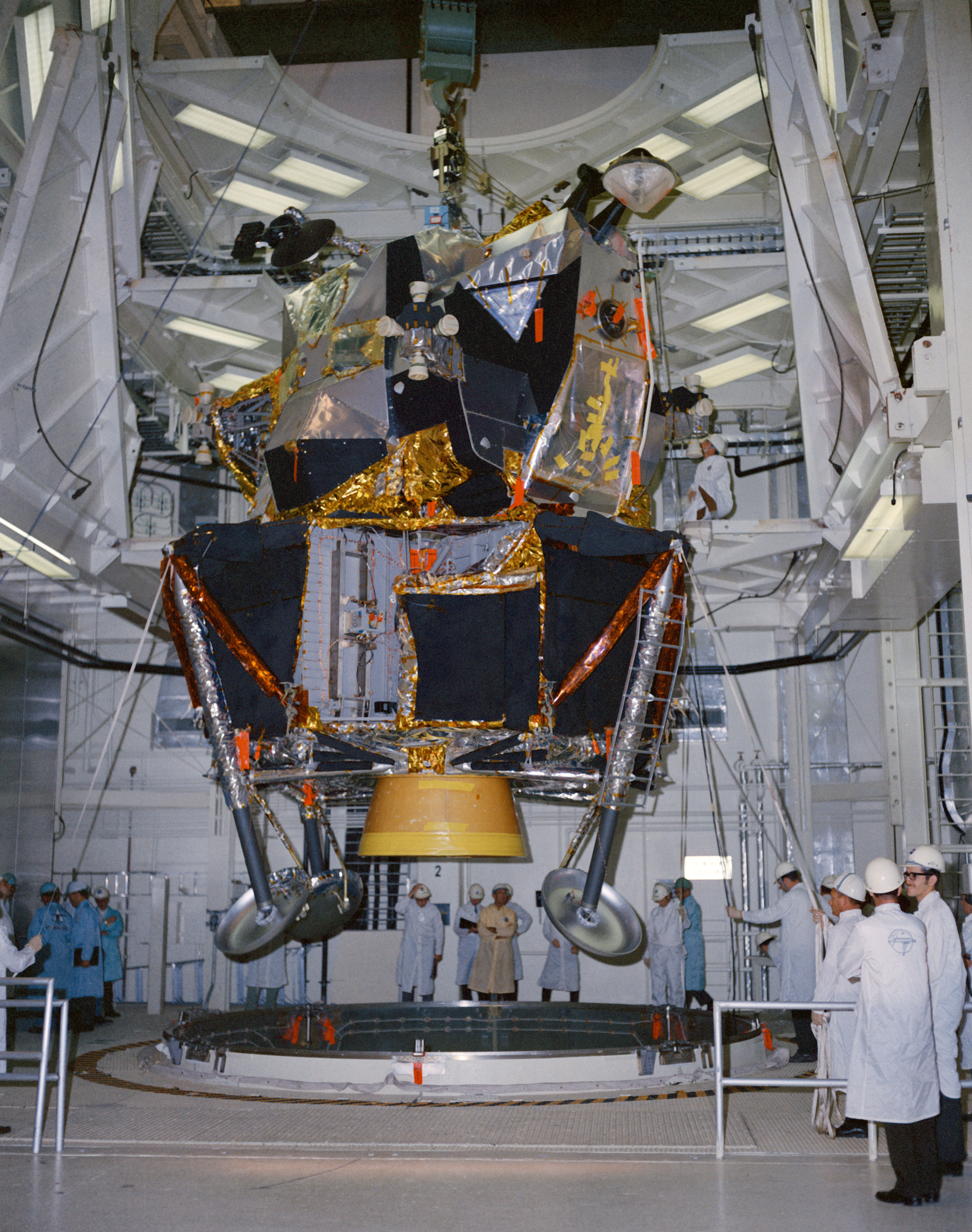APOLLO X - PRELAUNCH - MATING SPACECRAFT LUNAR ADAPTER (SLA)-13 - KSC