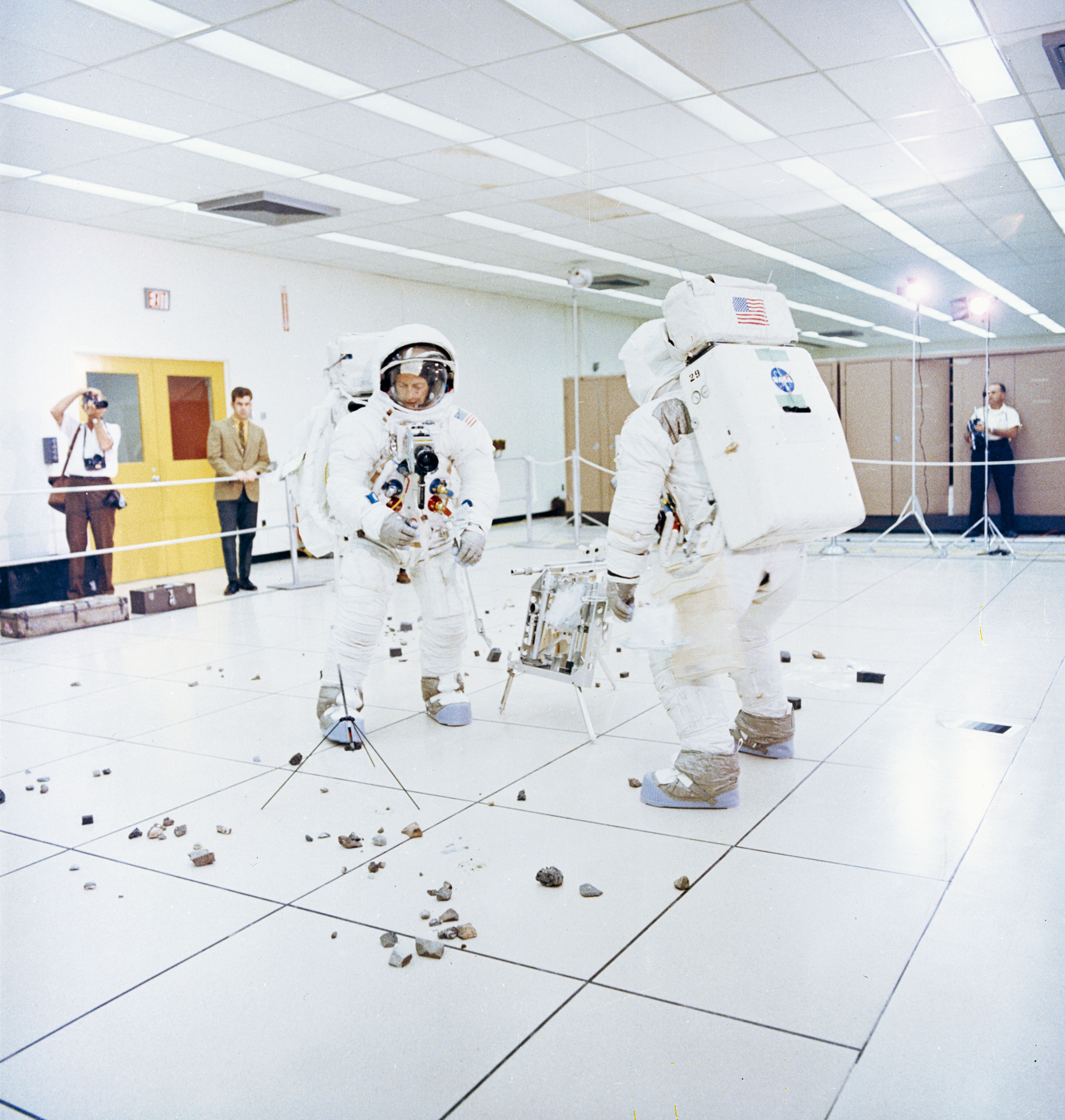 APOLLO XII - EVA CREW TRAINING - KSC