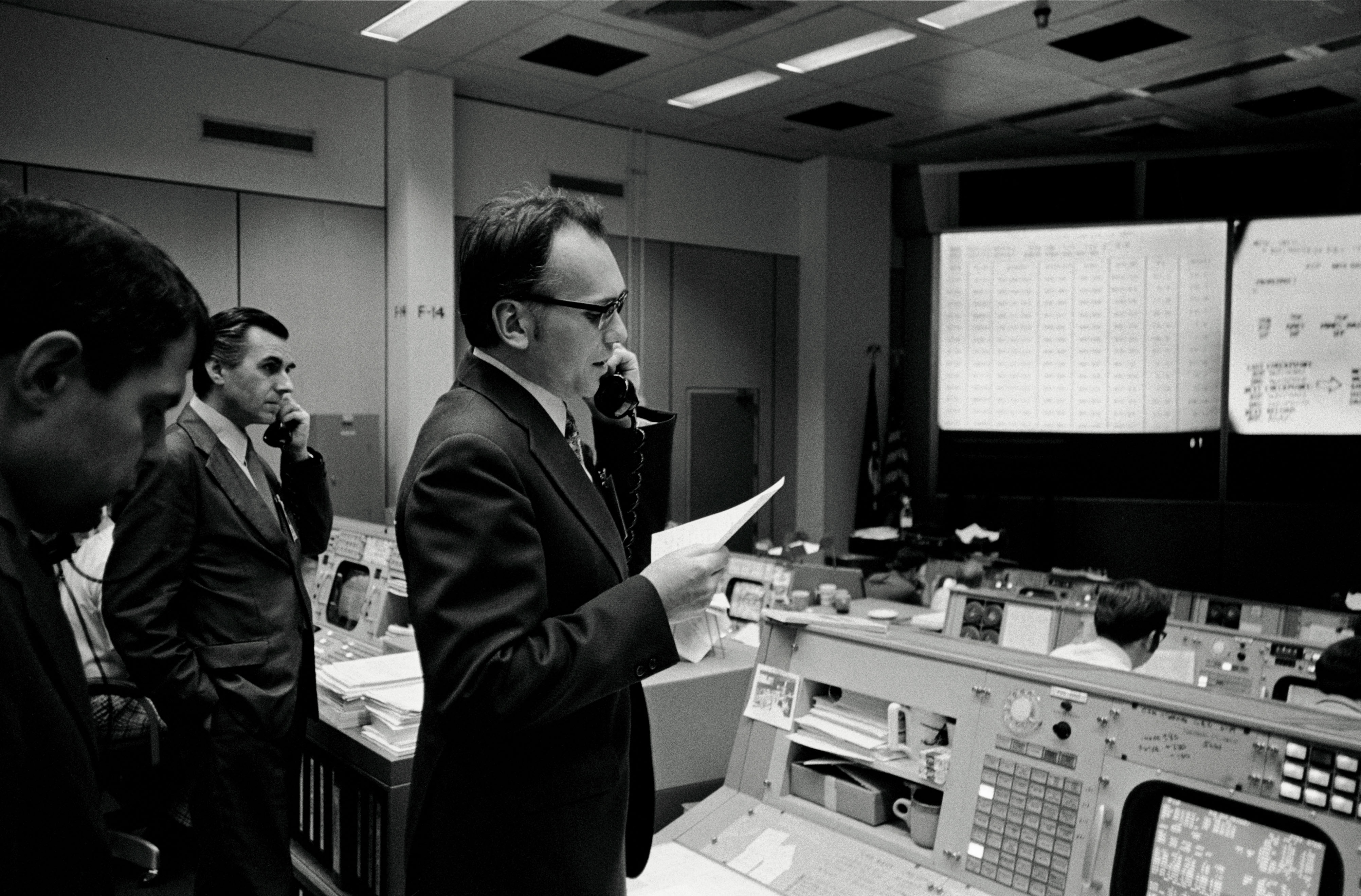 Dr. Lubos Kohoutek in Mission Control during Skylab 4