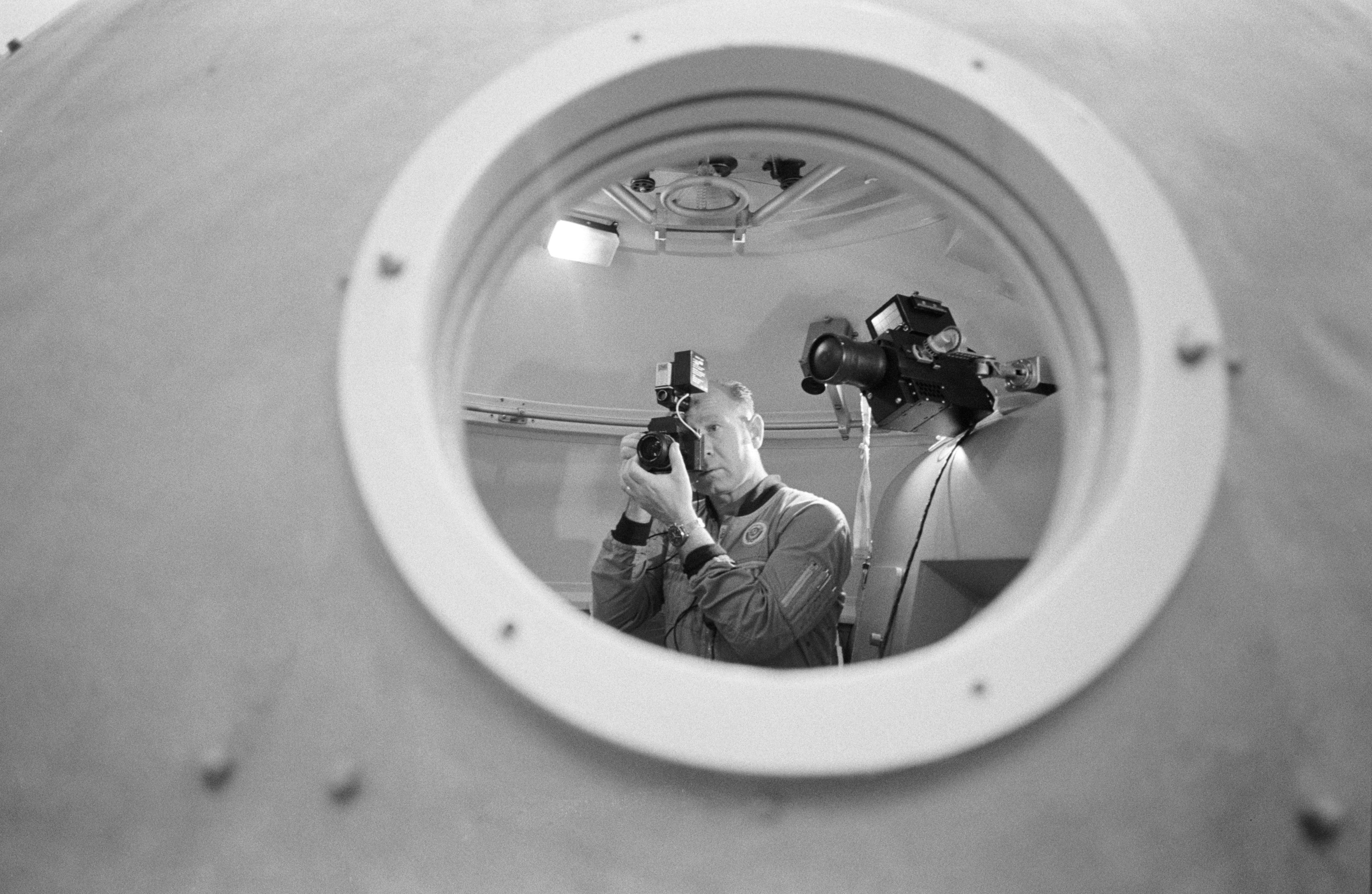 SIMULATIONS - APOLLO-SOYUZ TEST PROGRAM (ASTP) - DOCKING/COMMAND MODULE (CM) - JSC