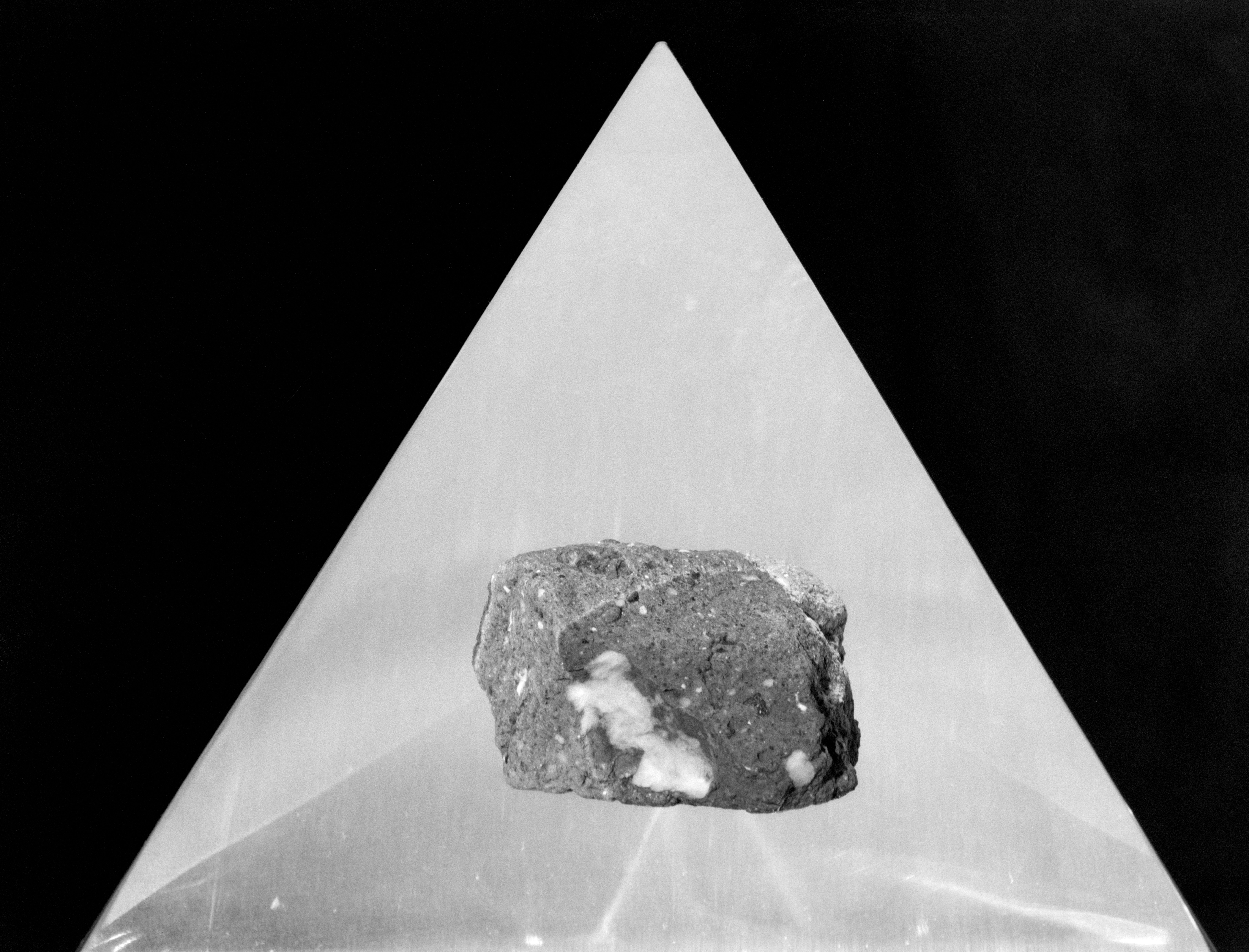 LUNAR SAMPLES - APOLLO XVI - JSC