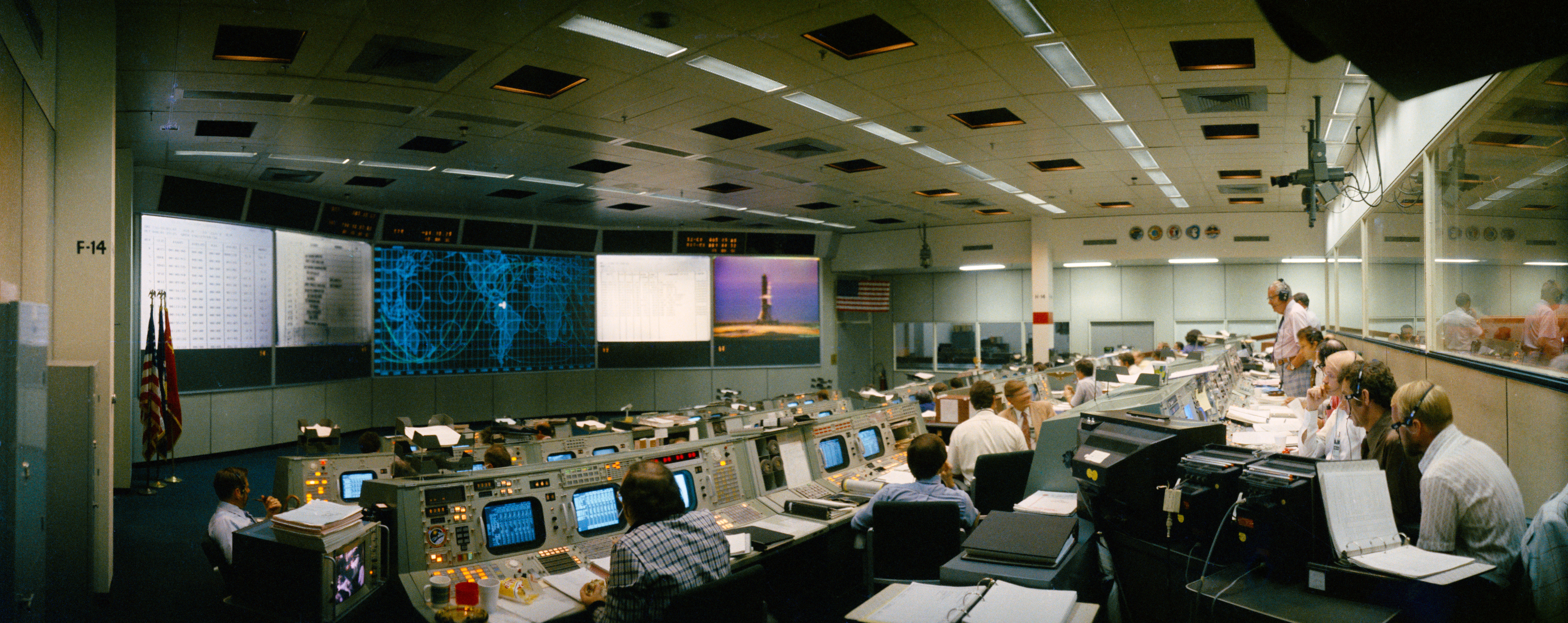 MISSION CONTROL CENTER (MCC) - APOLLO-SOYUZ TEST PROJECT (ASTP)