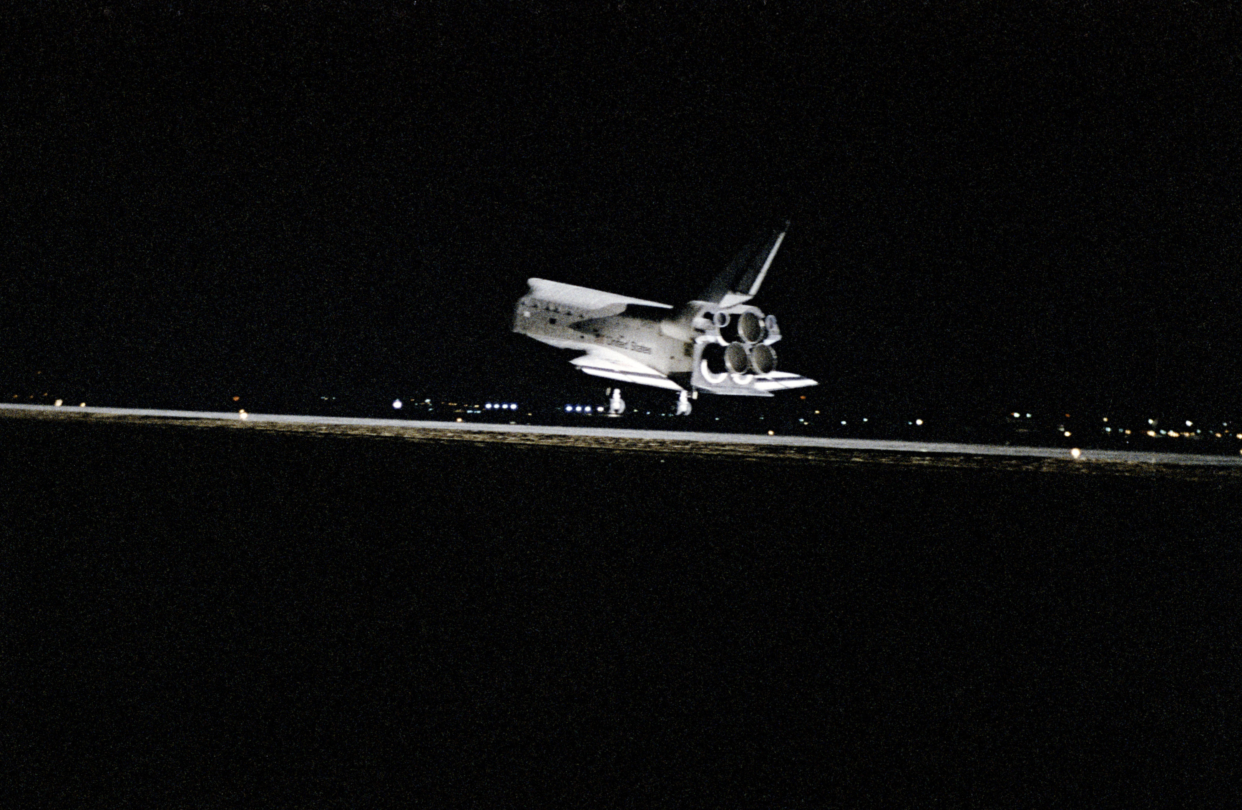 Landing - STS-8 - KSC