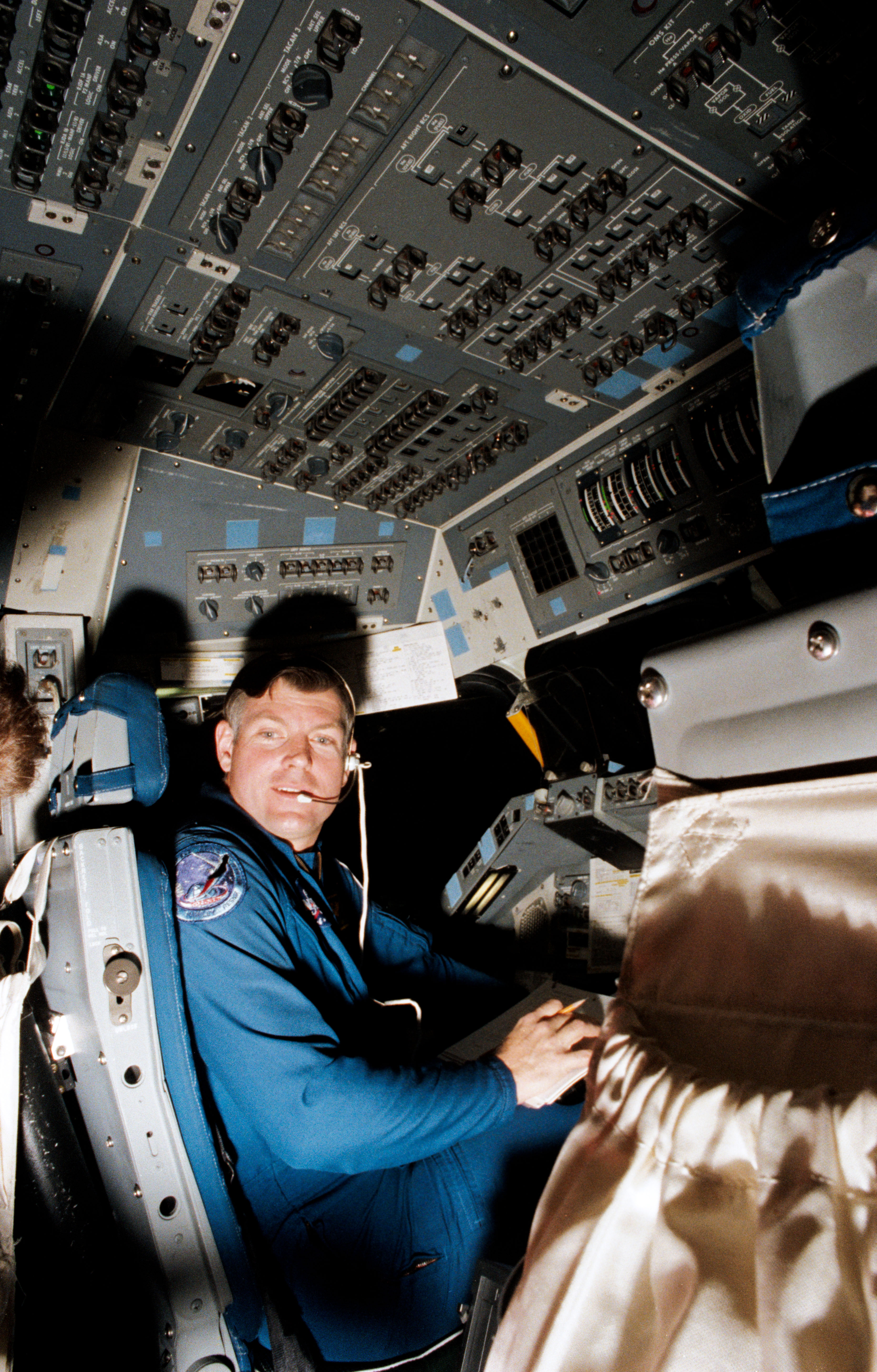 STS-29 Commander Coats in JSC fixed base (FB) shuttle mission simulator (SMS)