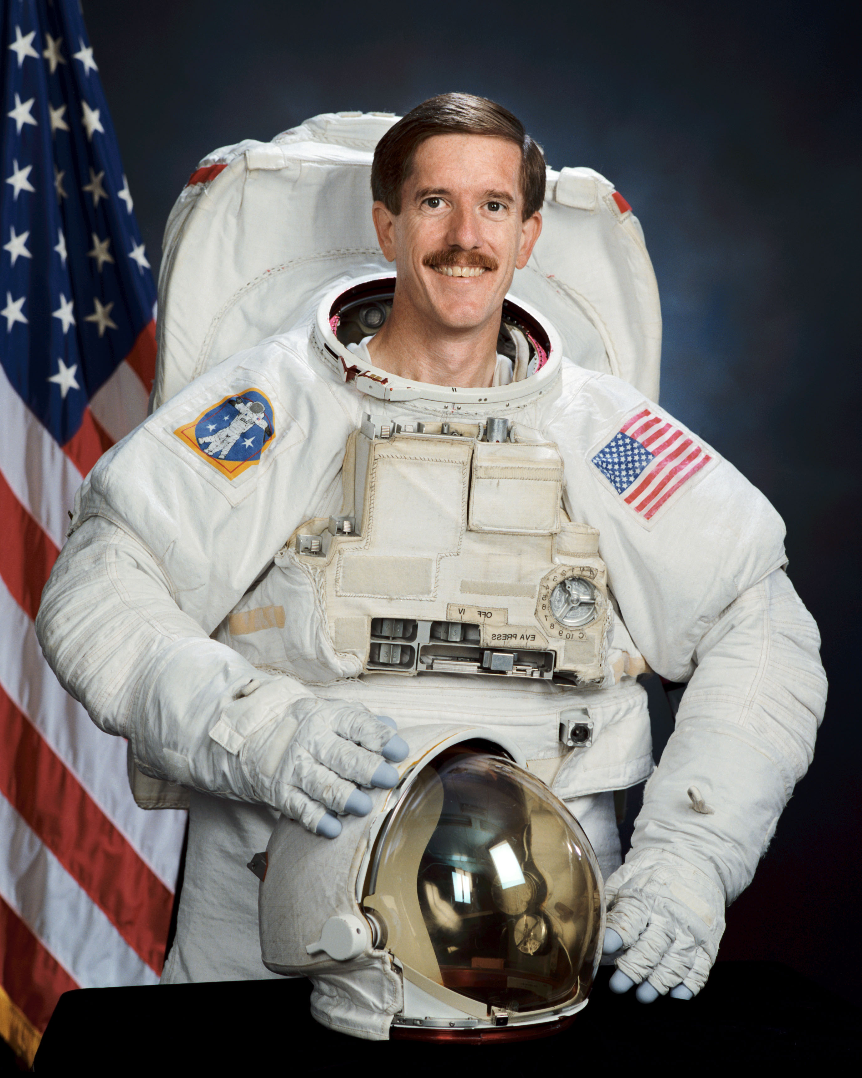 Official portrait of astronaut James Reilly