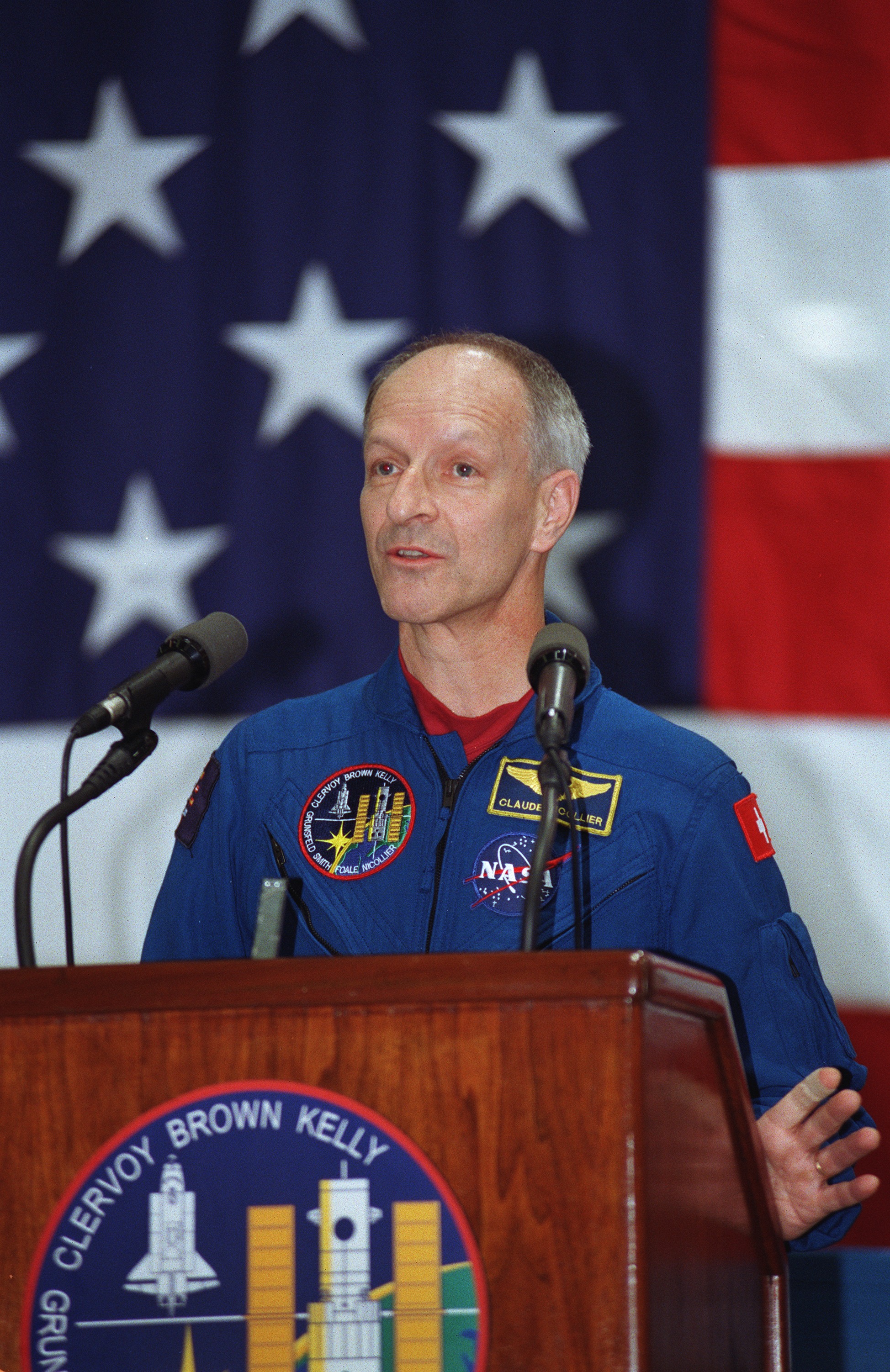 STS-103 crew return at building 990, Ellington Field