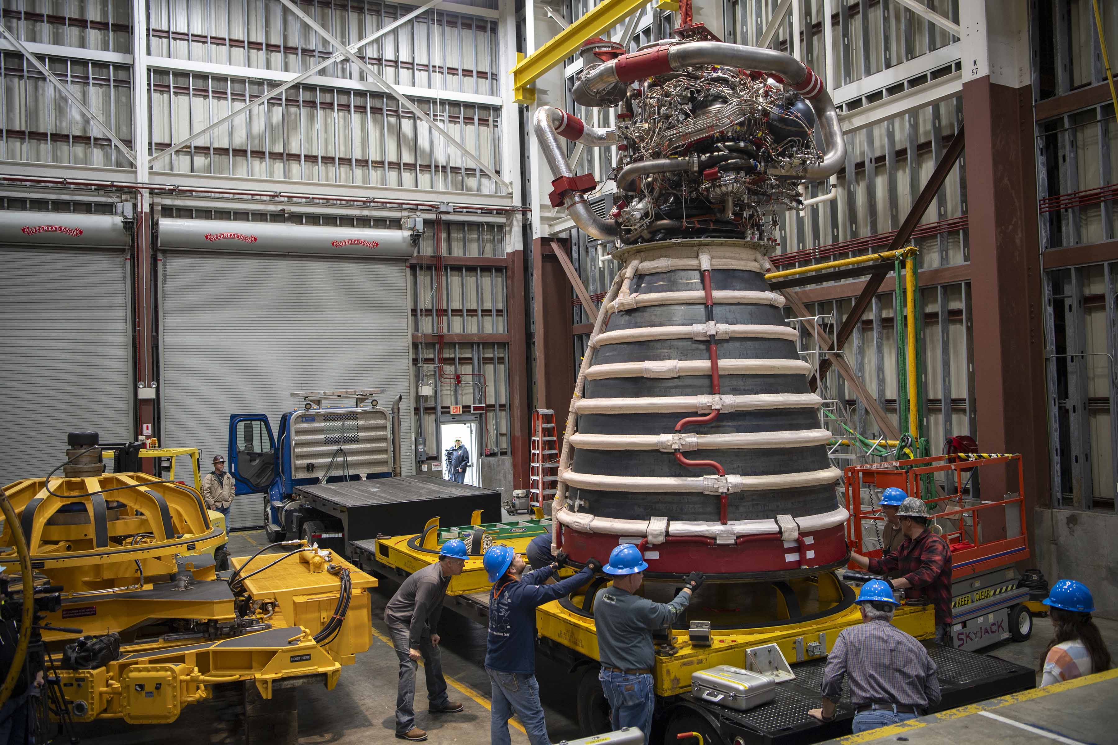 NASA Stennis Teams Install New Production RS-25 Engine for Upcoming Hot Fire