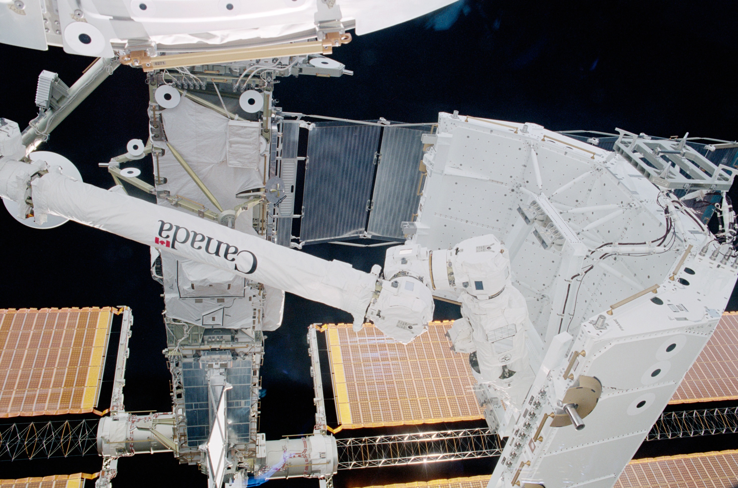 View of the SSRMS end effector grappling the Spacelab Pallet taken during STS-100