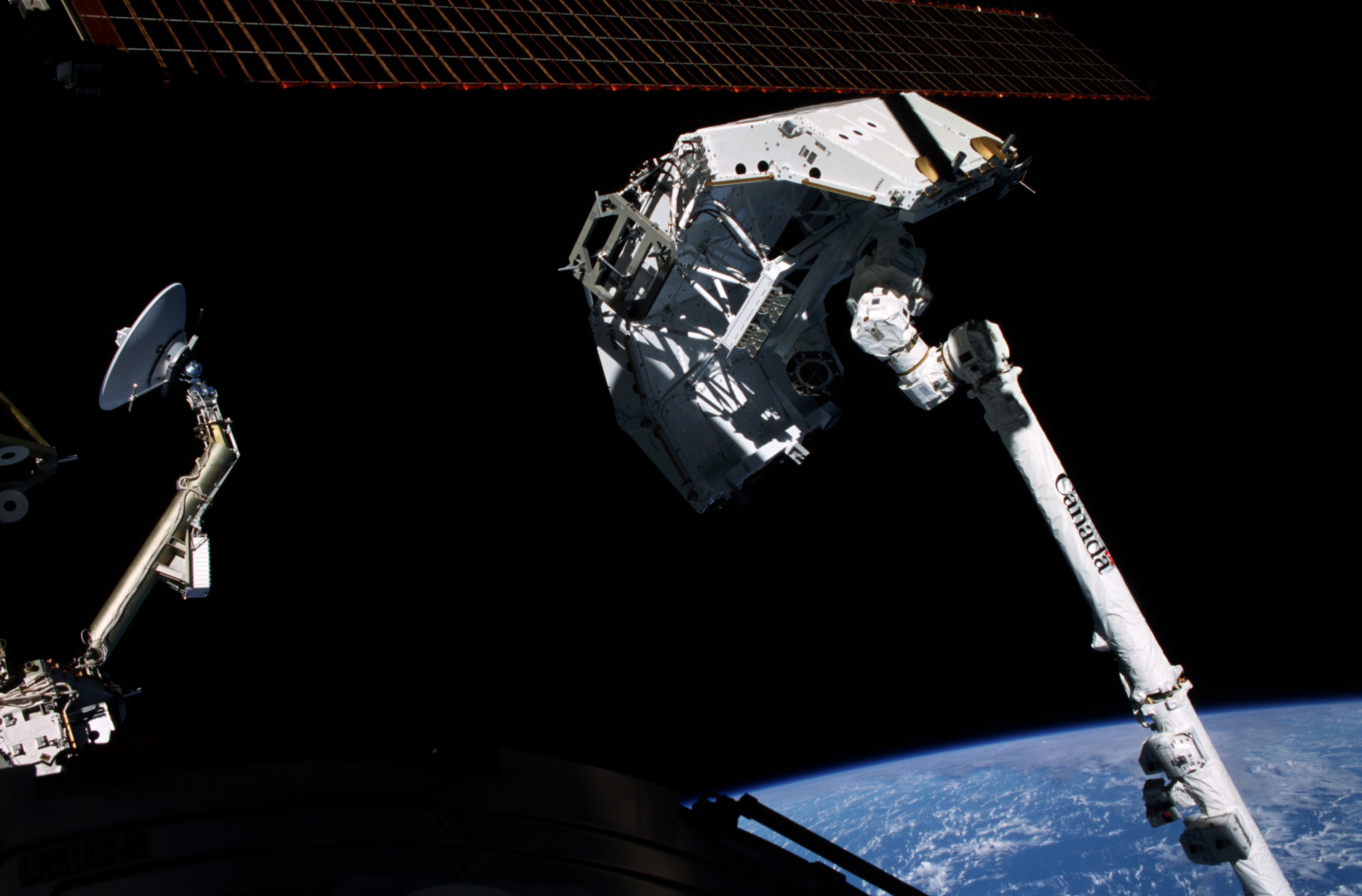 View of the SSRMS grappling the Spacelab Pallet during STS-100
