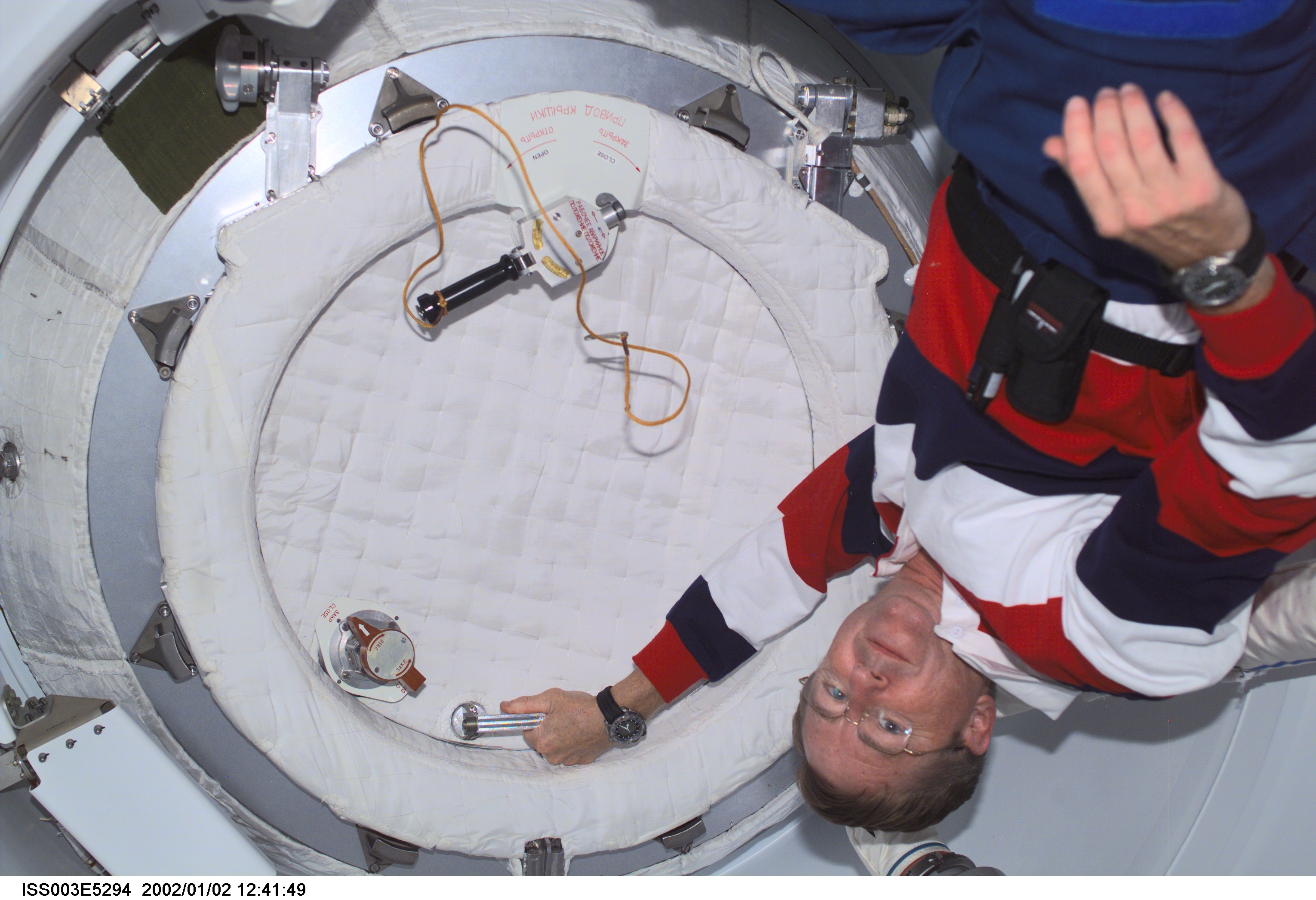 Frank Culbertson closes the PMA2 hatch after the Expedition Two crew egress