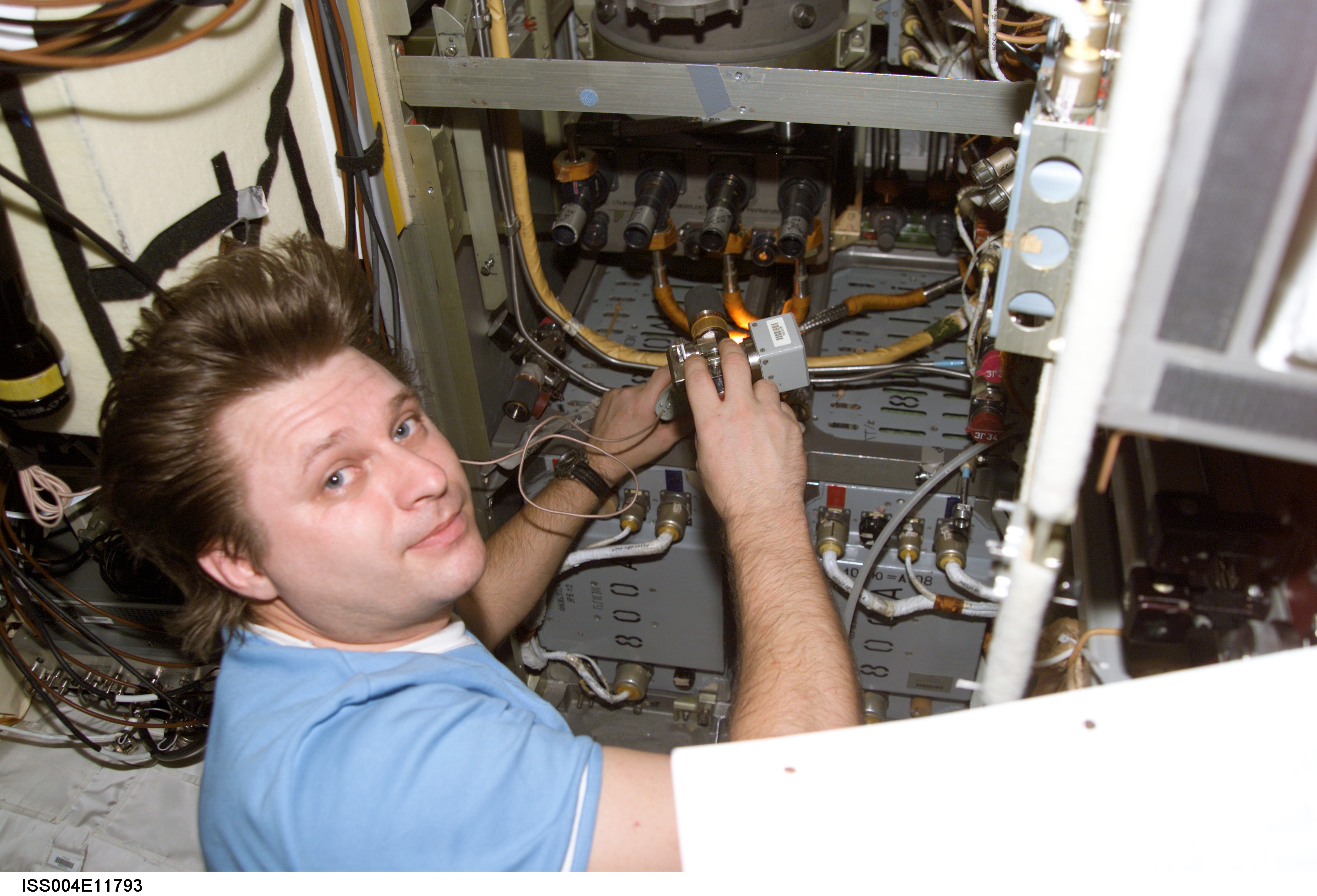 Onufrienko makes repairs to the Elektron oxygen generator in the SM during Expedition Four