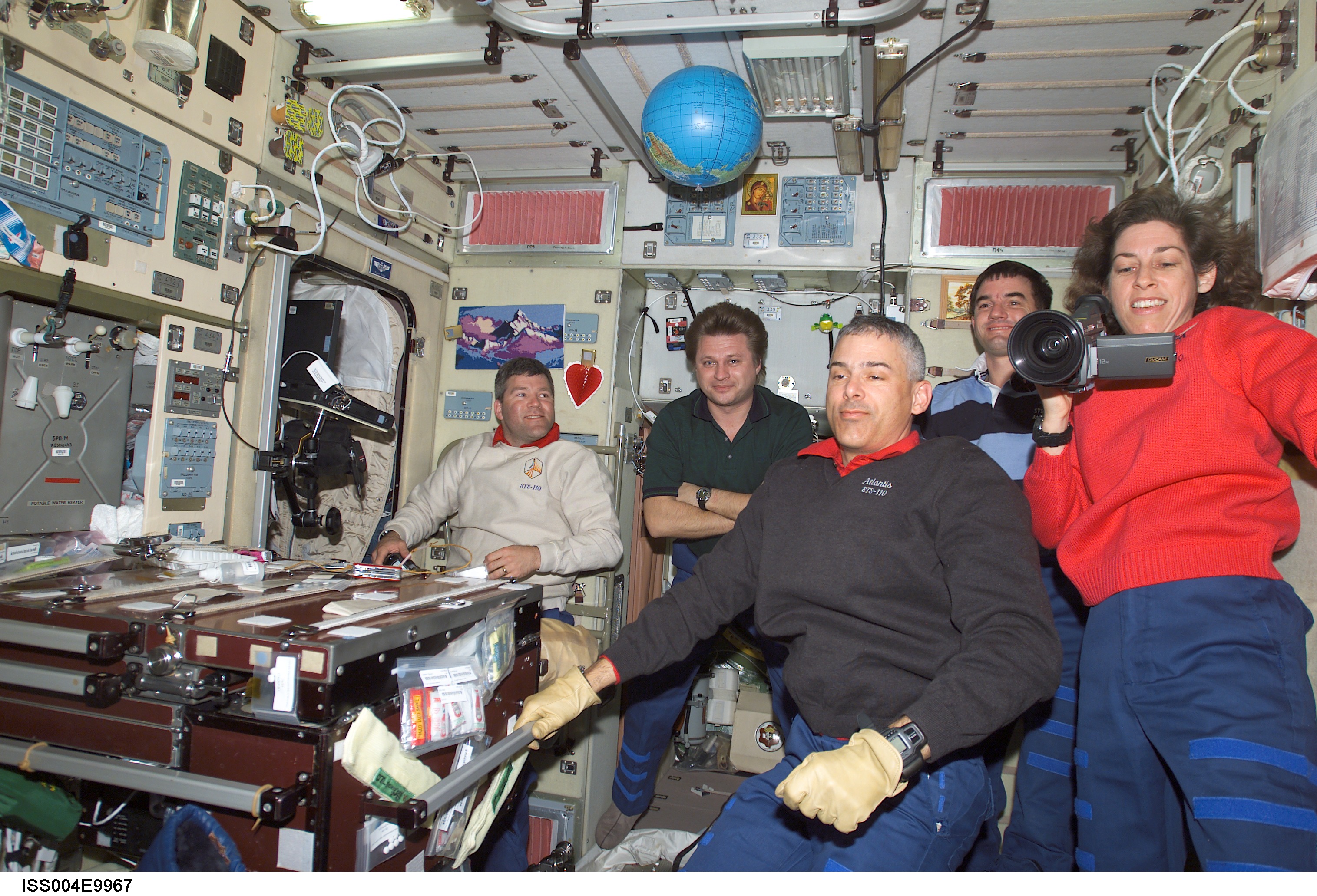 STS-110 and Expedition Four crews gather in the Zvezda SM on first day of joint OPS
