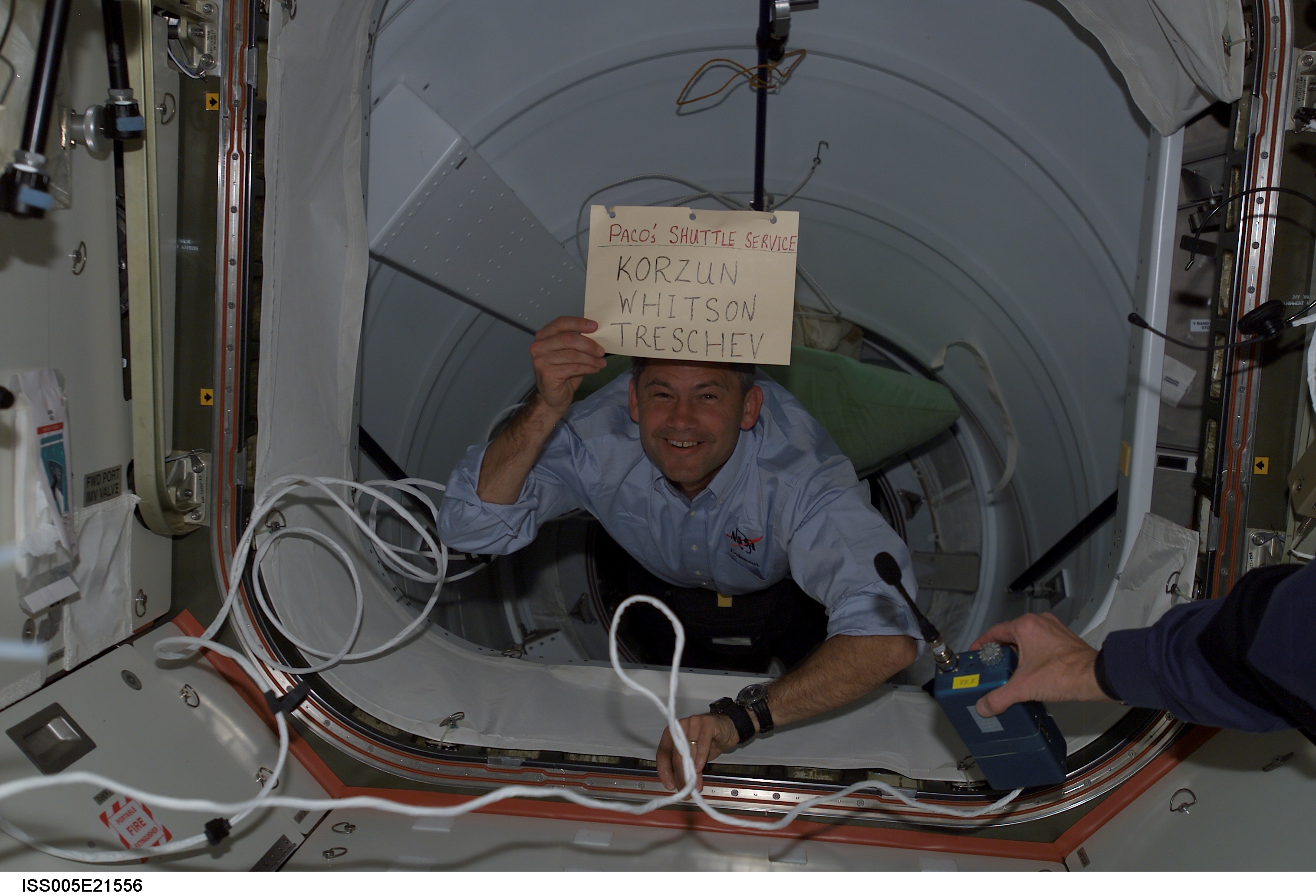 Korzun holds sign in the PMA2 during Expedition Five on the ISS