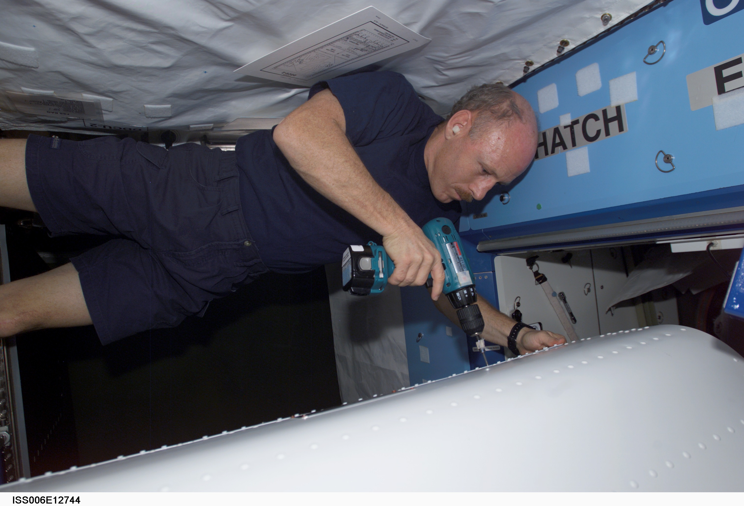 Bowesox works on the ITCS in Destiny during Expedition Six