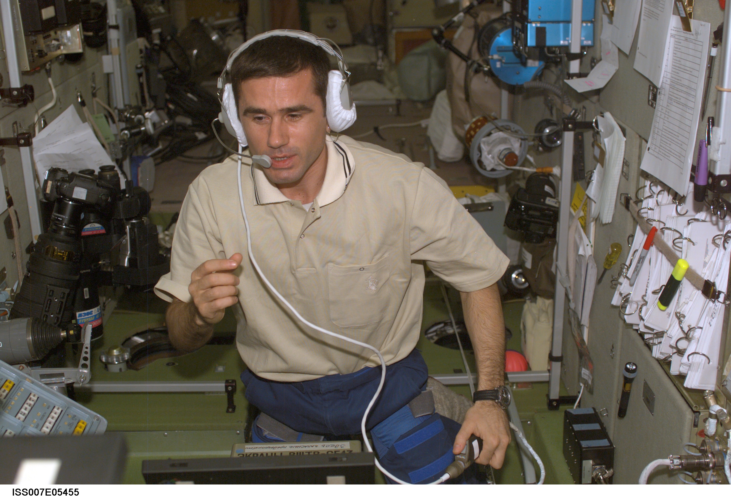 Expedition Seven CDR Malenchenko uses radio in Zvezda Service module