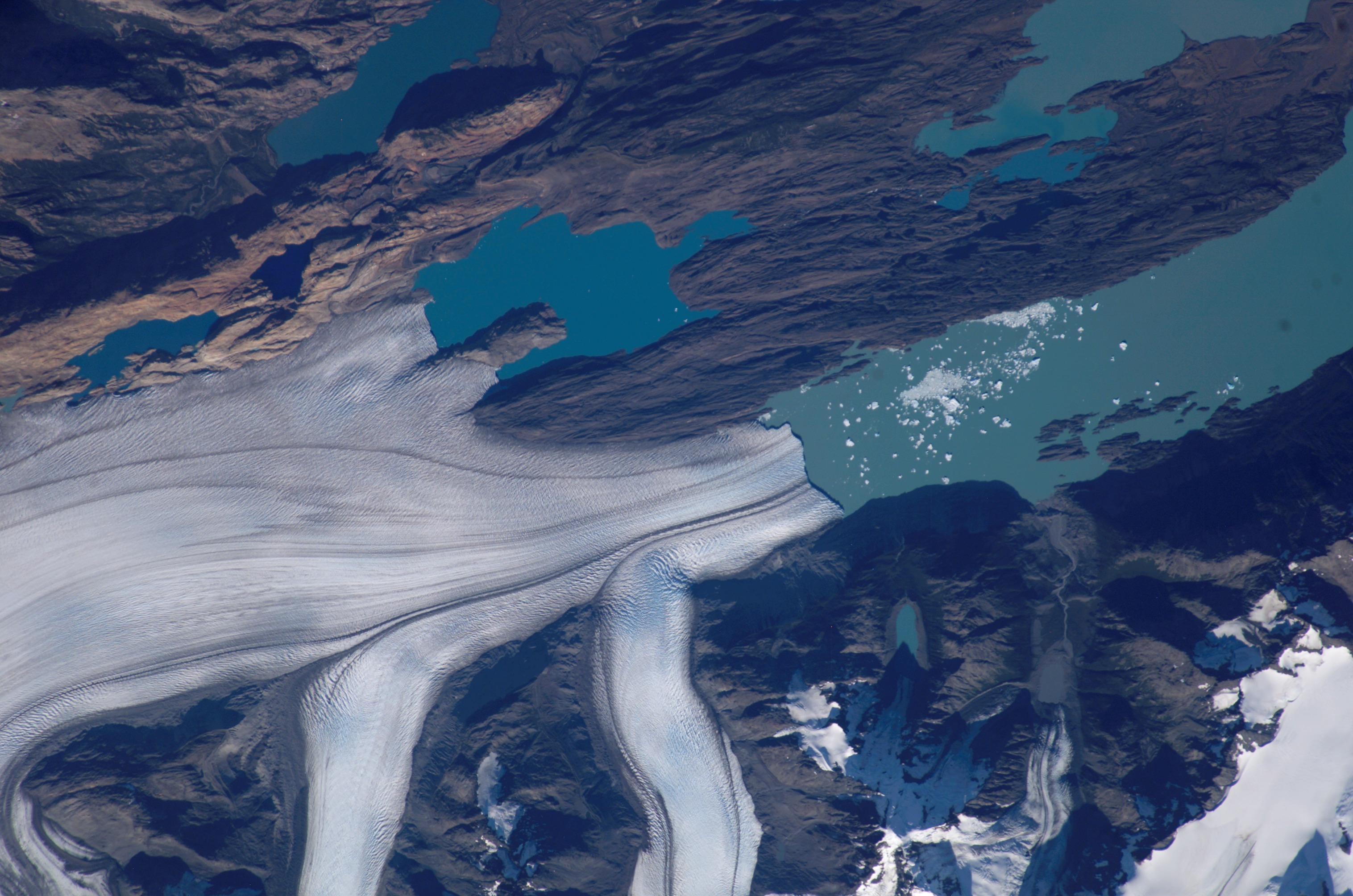 Earth Observations taken by the Expedition 10 crew