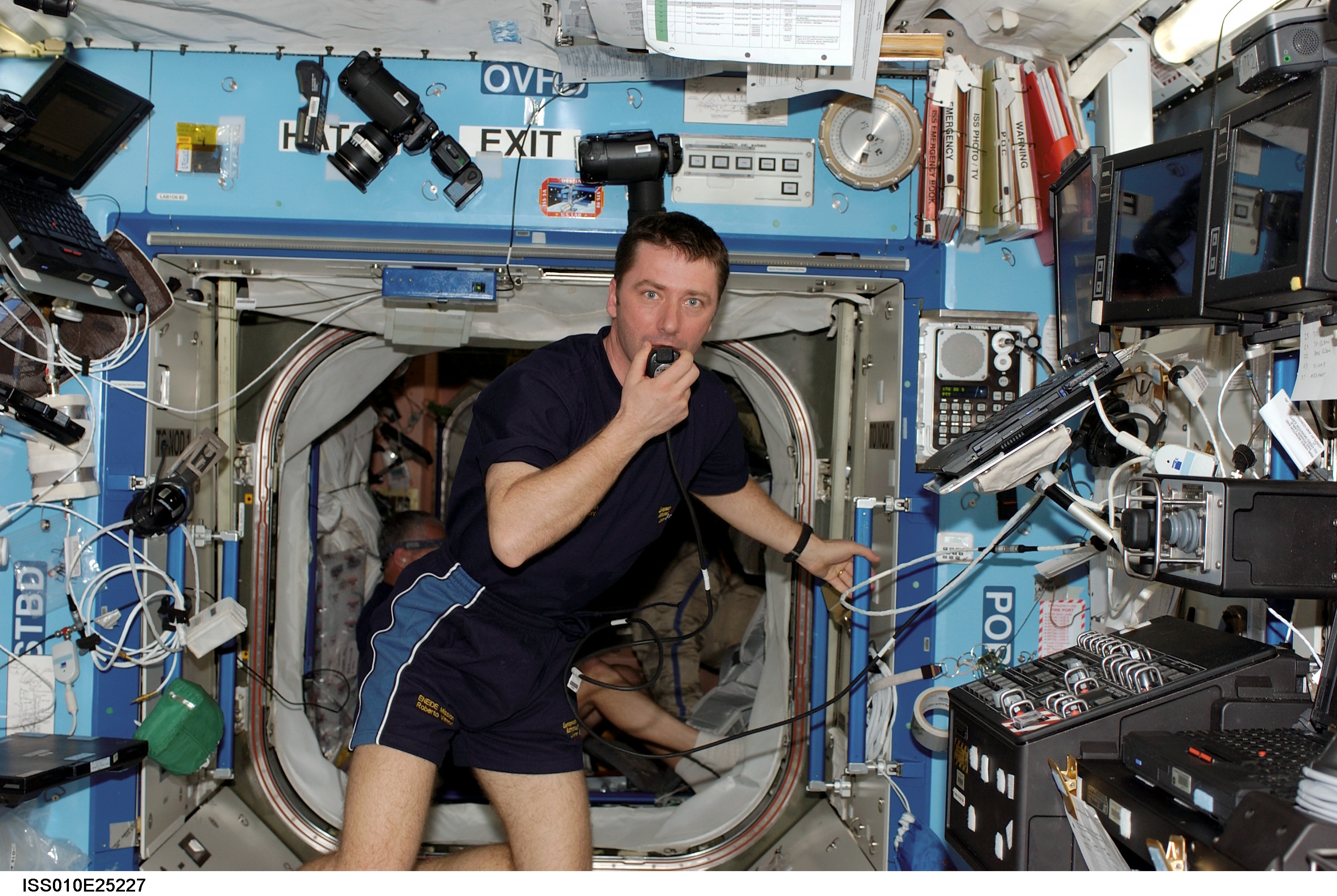 Vittori in the U.S. Laboratory during Expedition 10 / Expedition 11