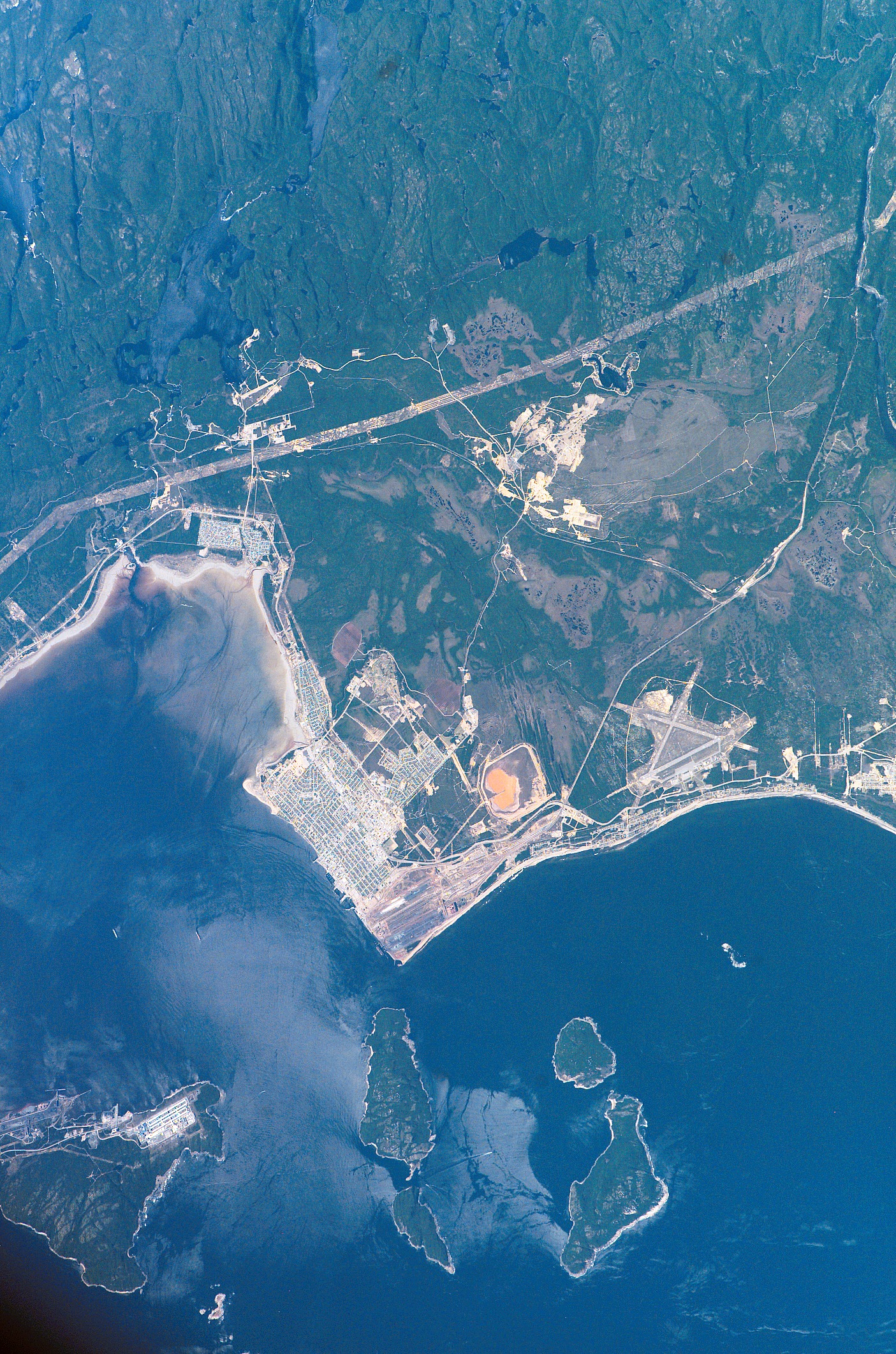 Earth Observations taken by the Expedition 11 crew