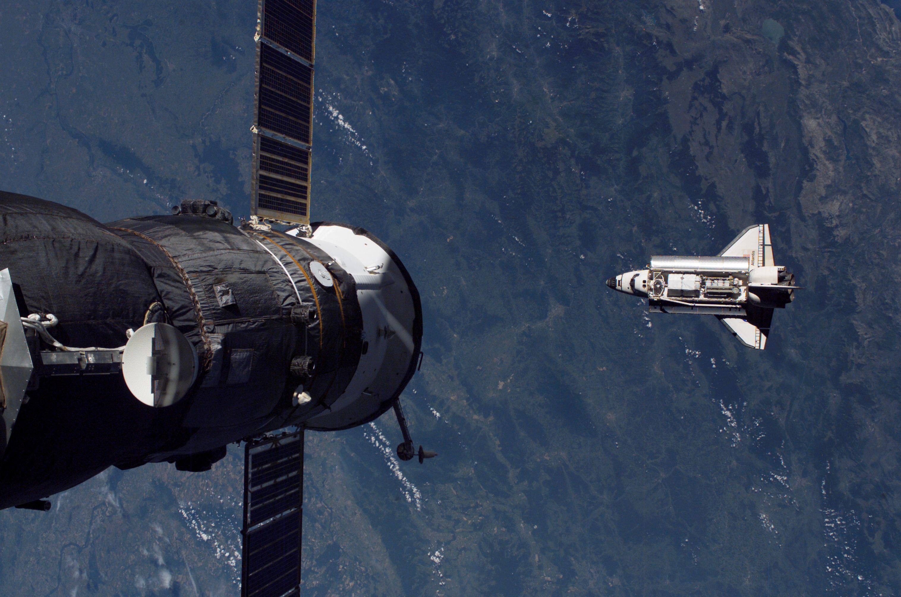 Atlantis and Payload on approach to the ISS