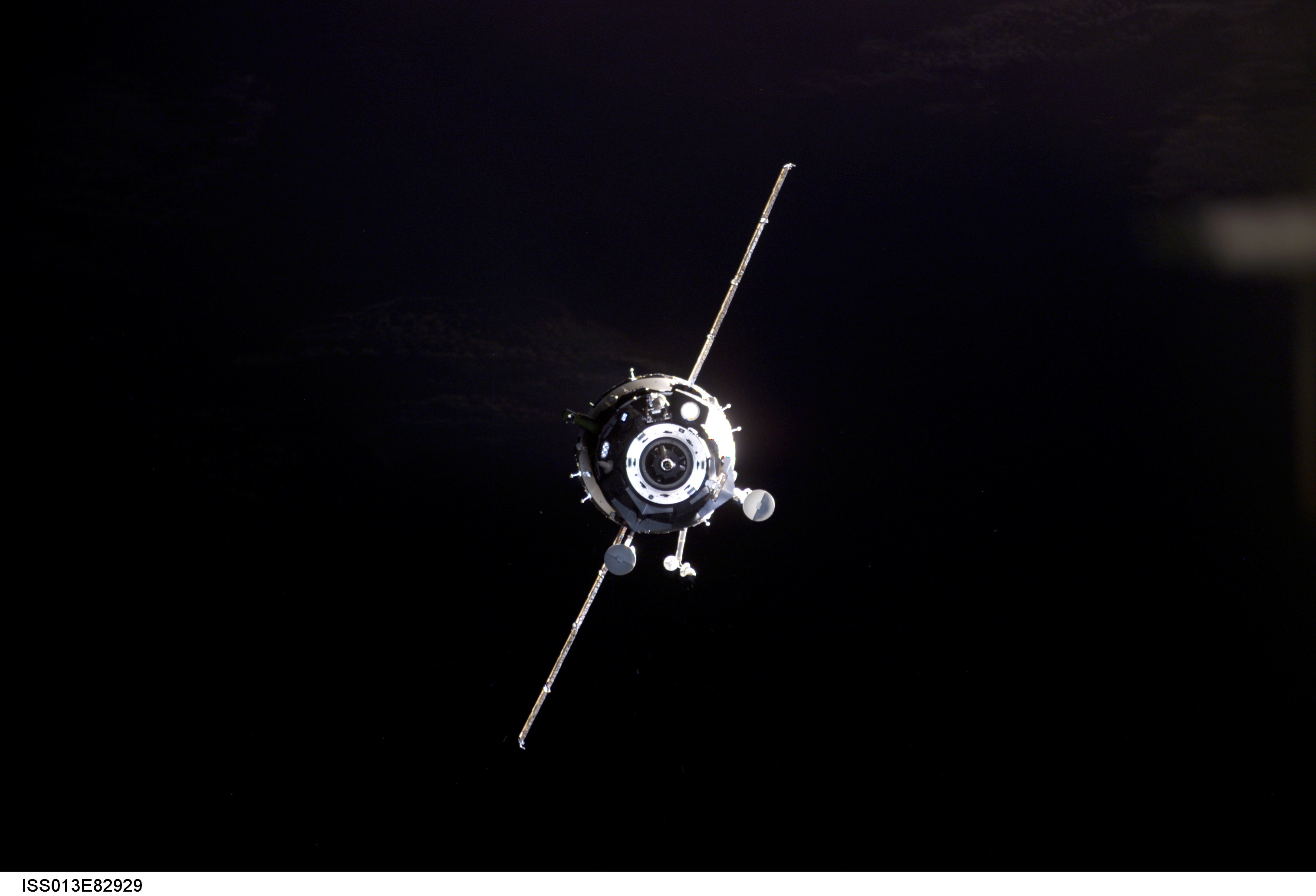 Soyuz on approach to the ISS during Expedition 13