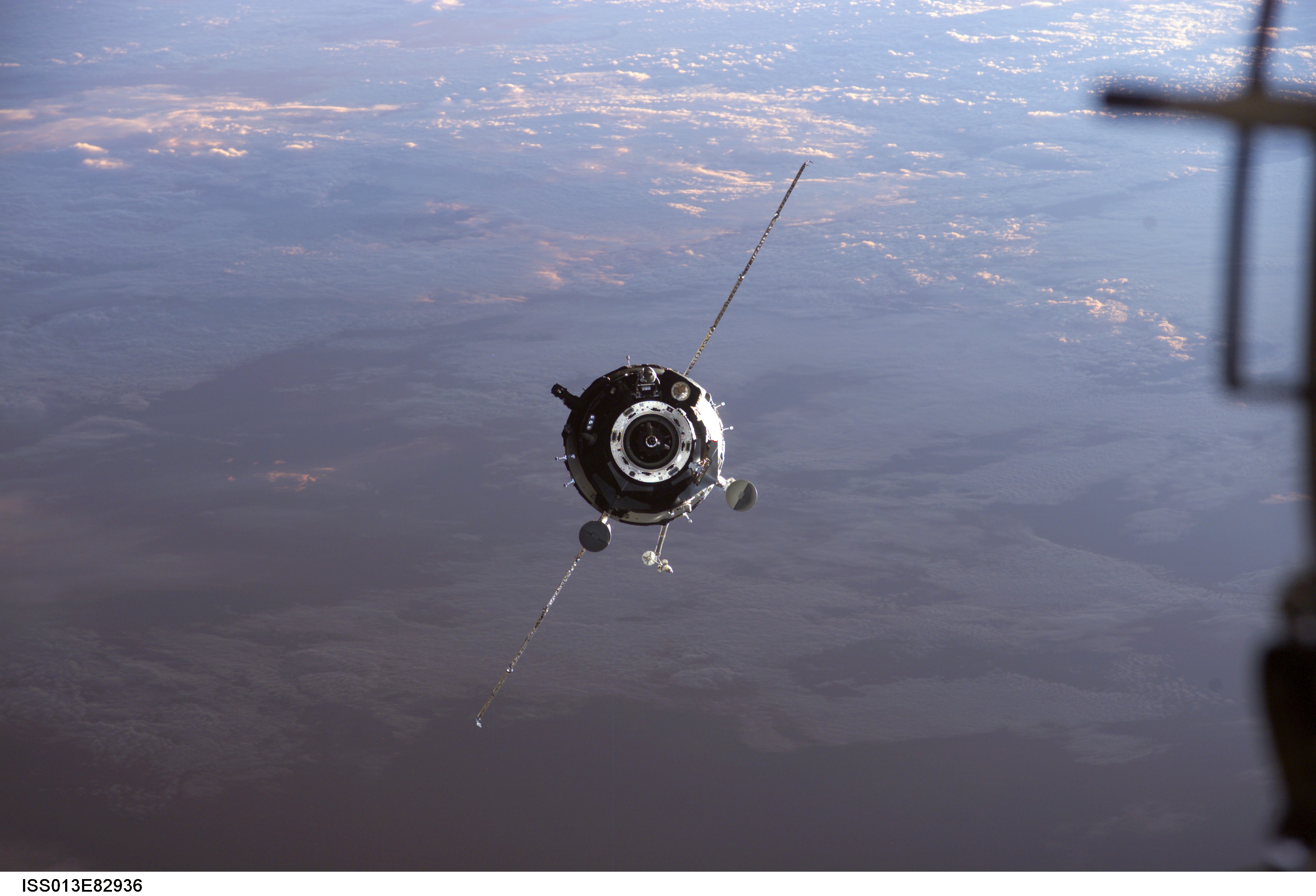 Soyuz on approach to the ISS during Expedition 13