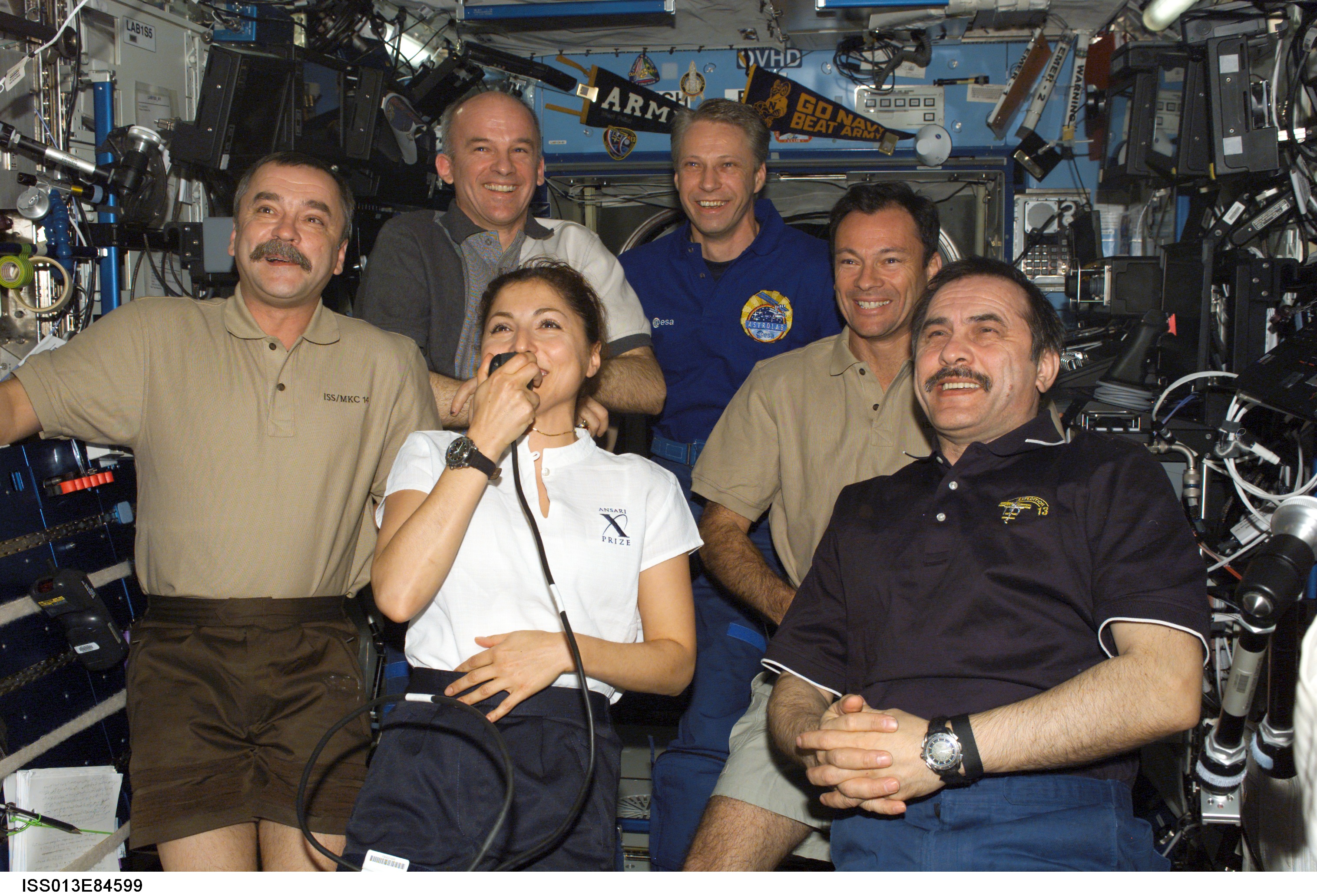 Expedition 13 and Expedition 14 Crewmembers during a News Conference