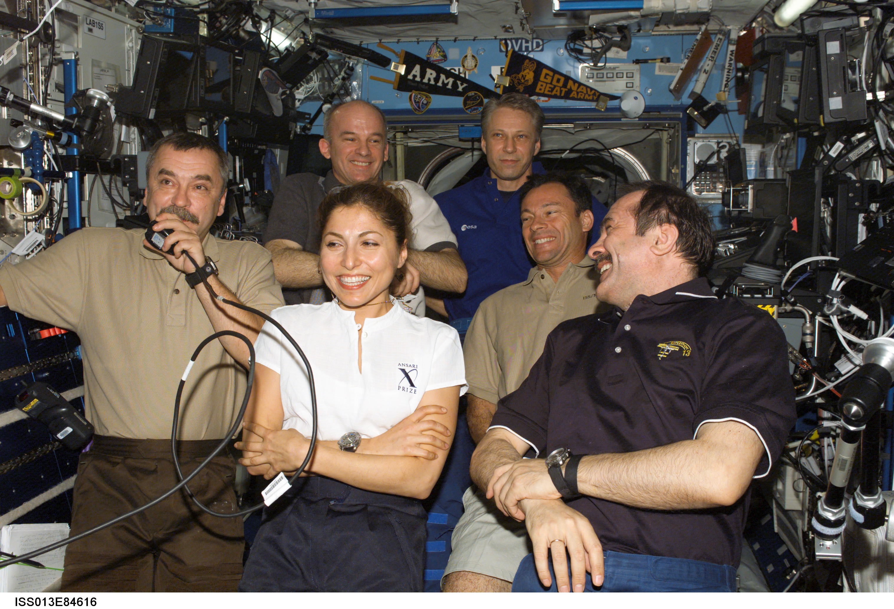Expedition 13 and Expedition 14 Crewmembers during a News Conference