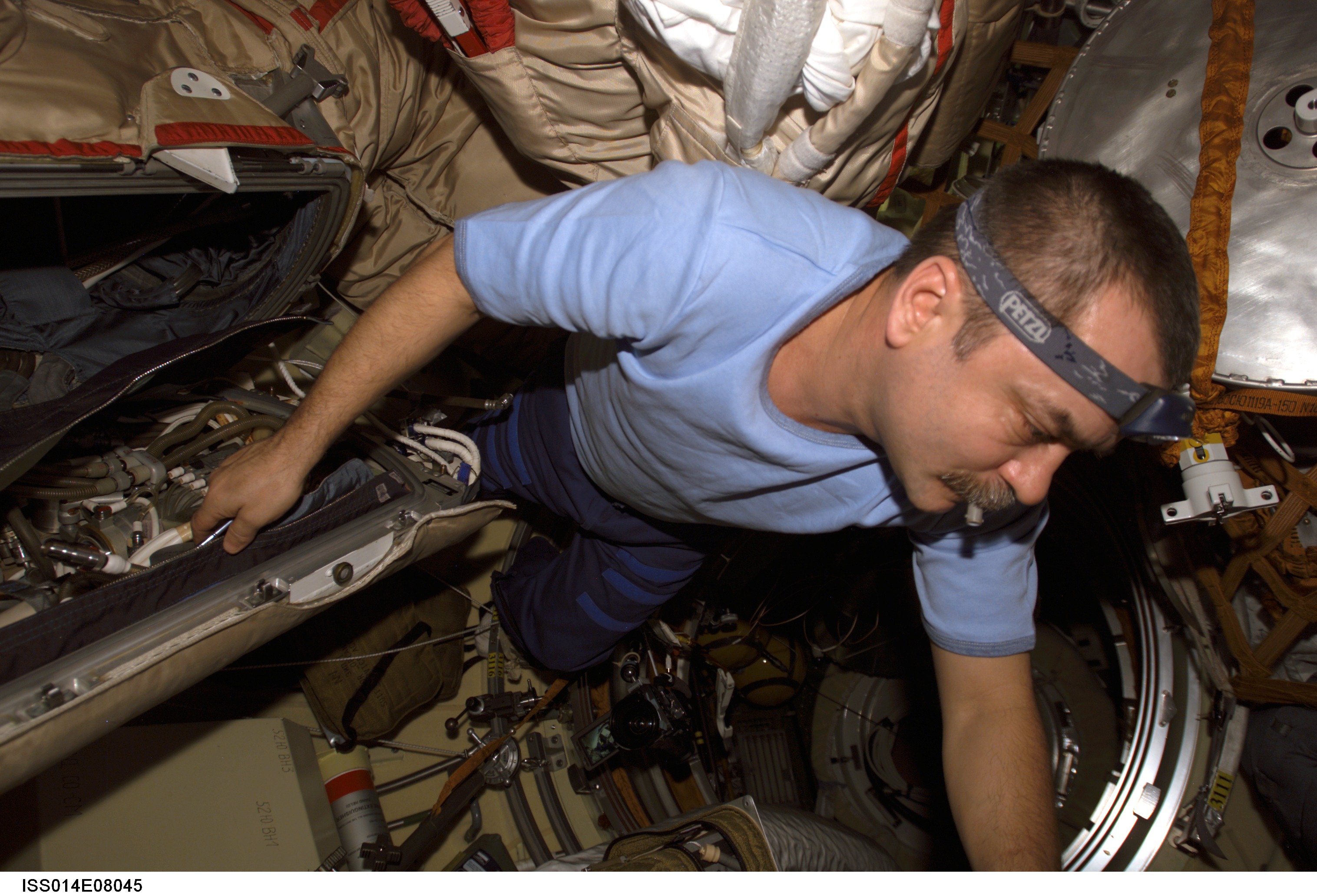 Tyurin conducts check on Orlan interface unit in DC1