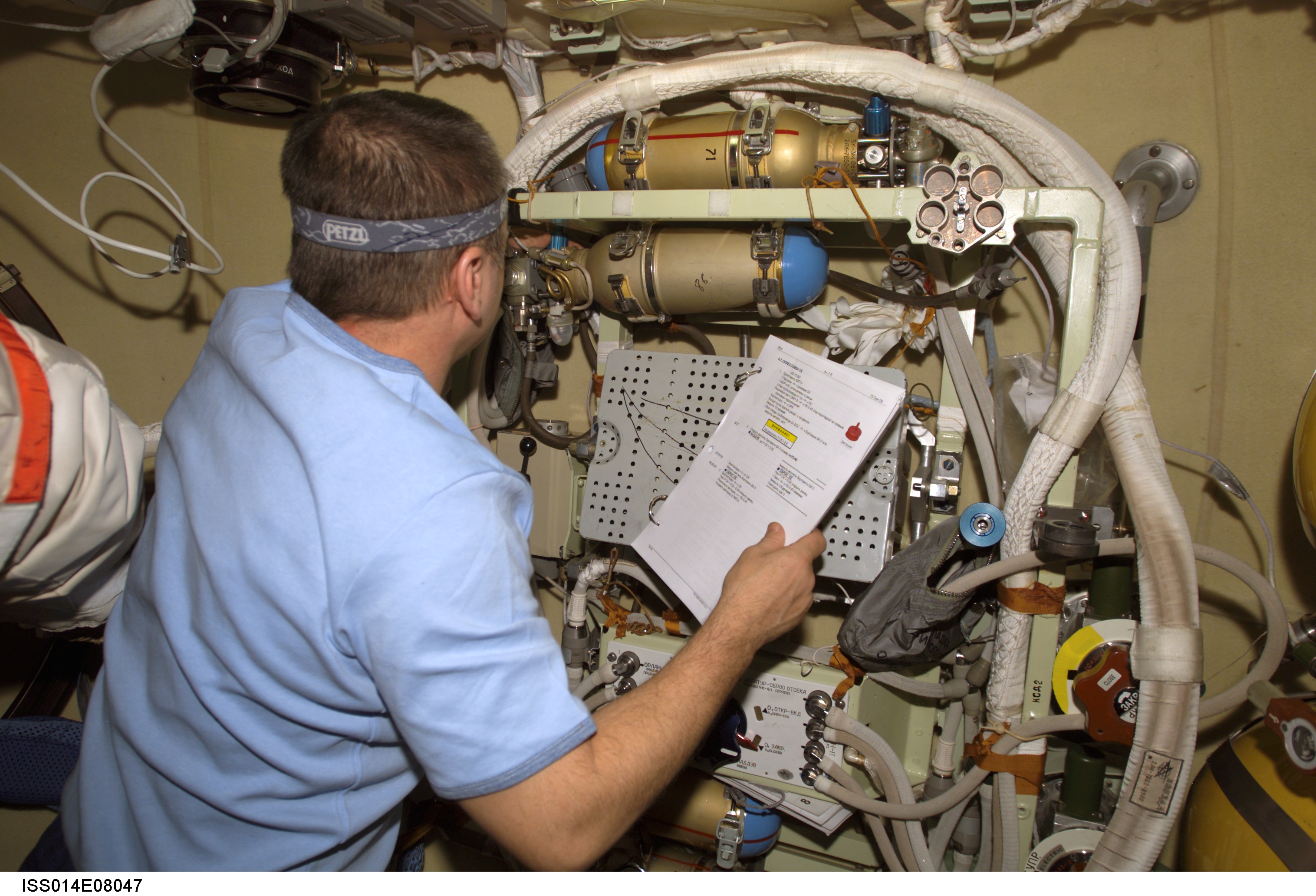 Tyurin conducts check on Orlan interface unit in DC1