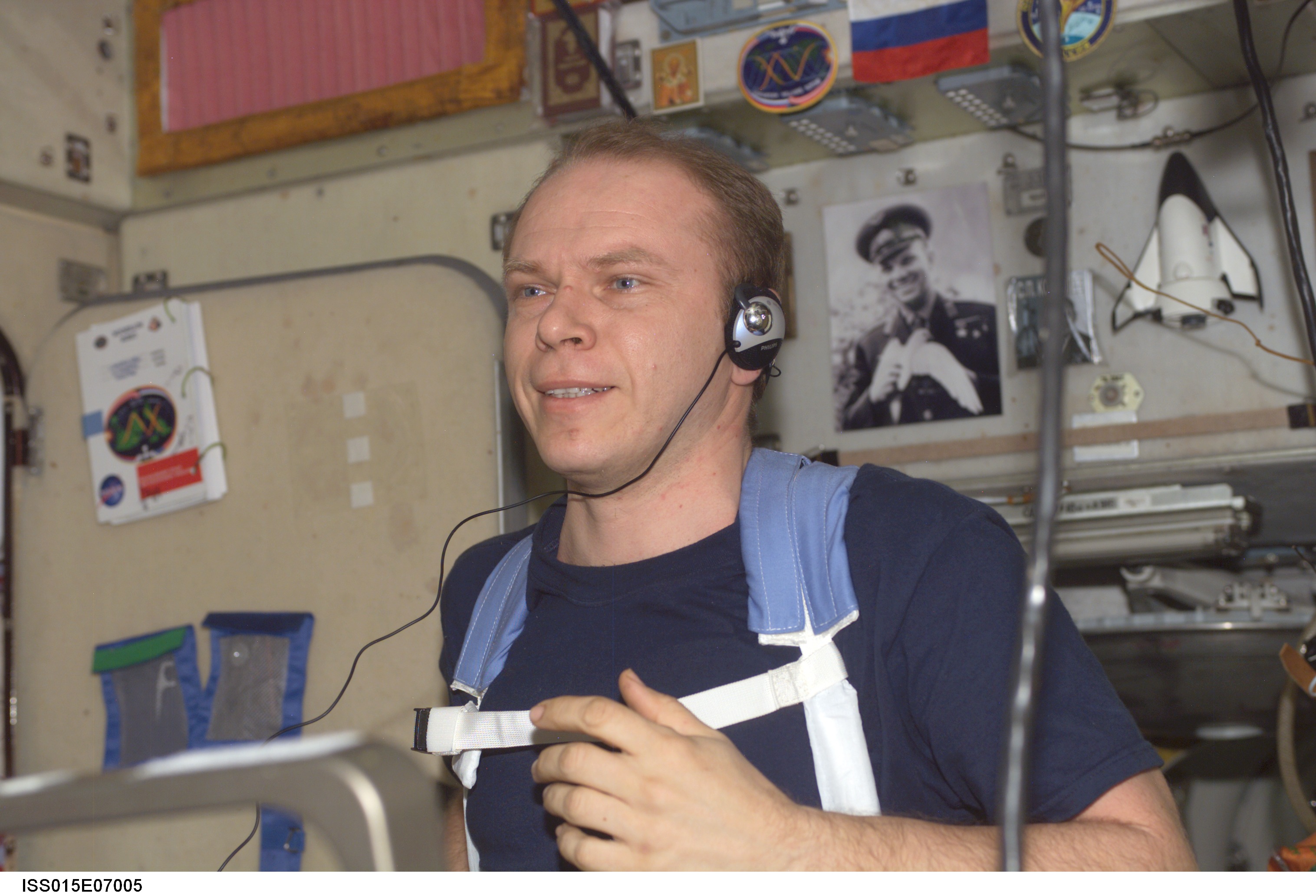Kotov Exercising on the TVIS during Expedition 15