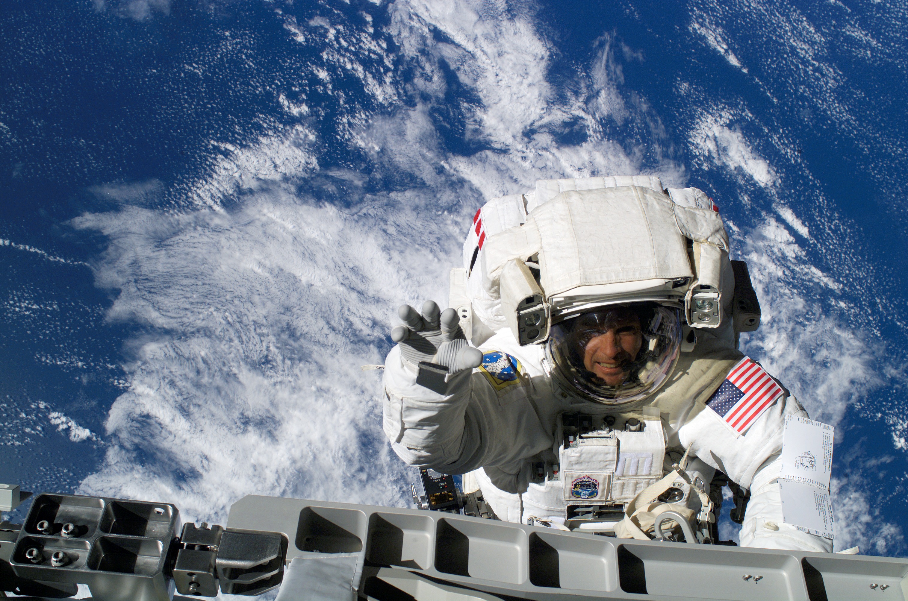 View of Swanson working on the S3 Truss for STS-117 EVA2 during Joint Operations with Expedition 15