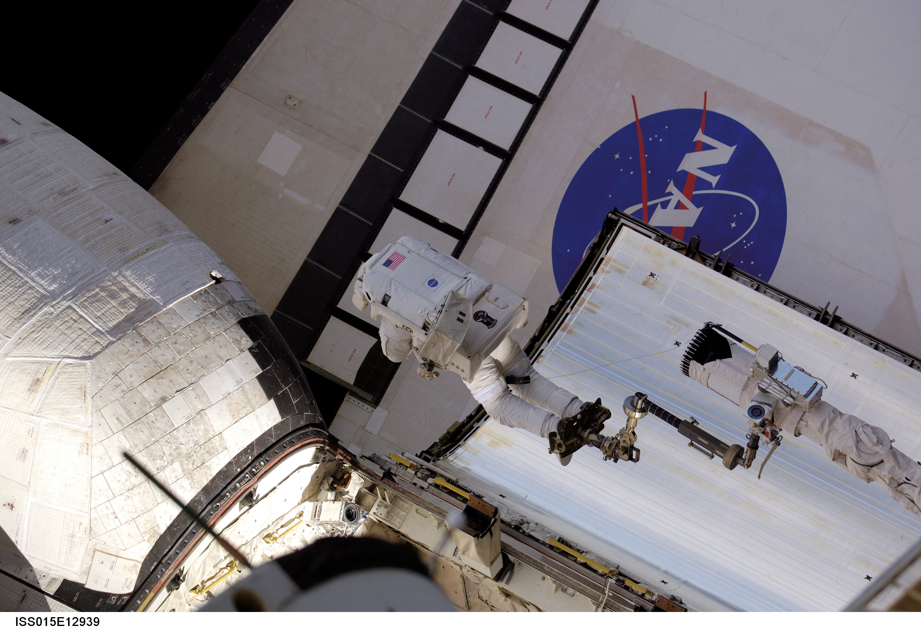 Olivas participating in EVA during Expedition/STS-117 Joint Operations
